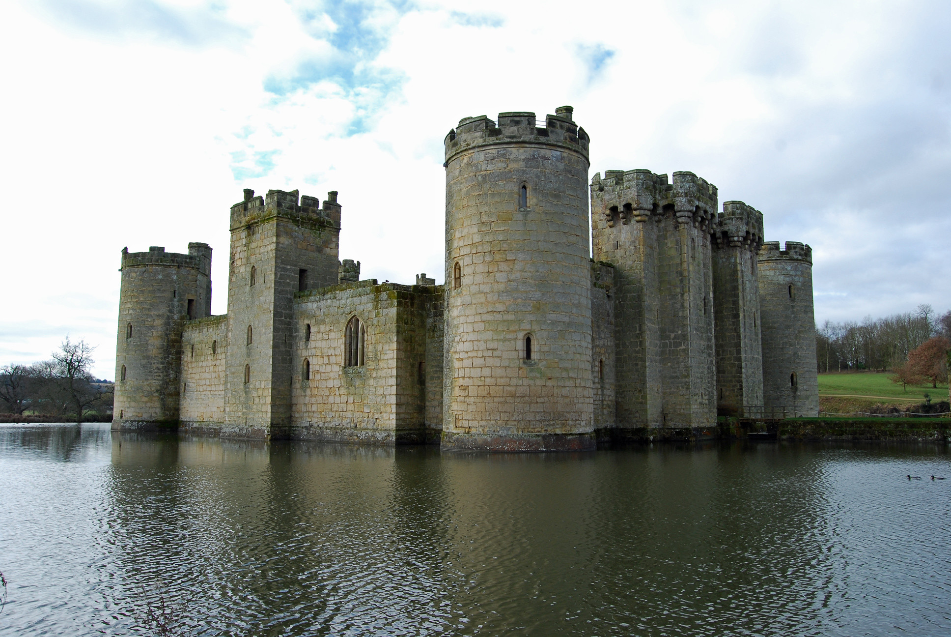 1936x1296 ENGLAND | Bodiam Castle | Now just a ruin, Bodiam Castle in East Sussex was