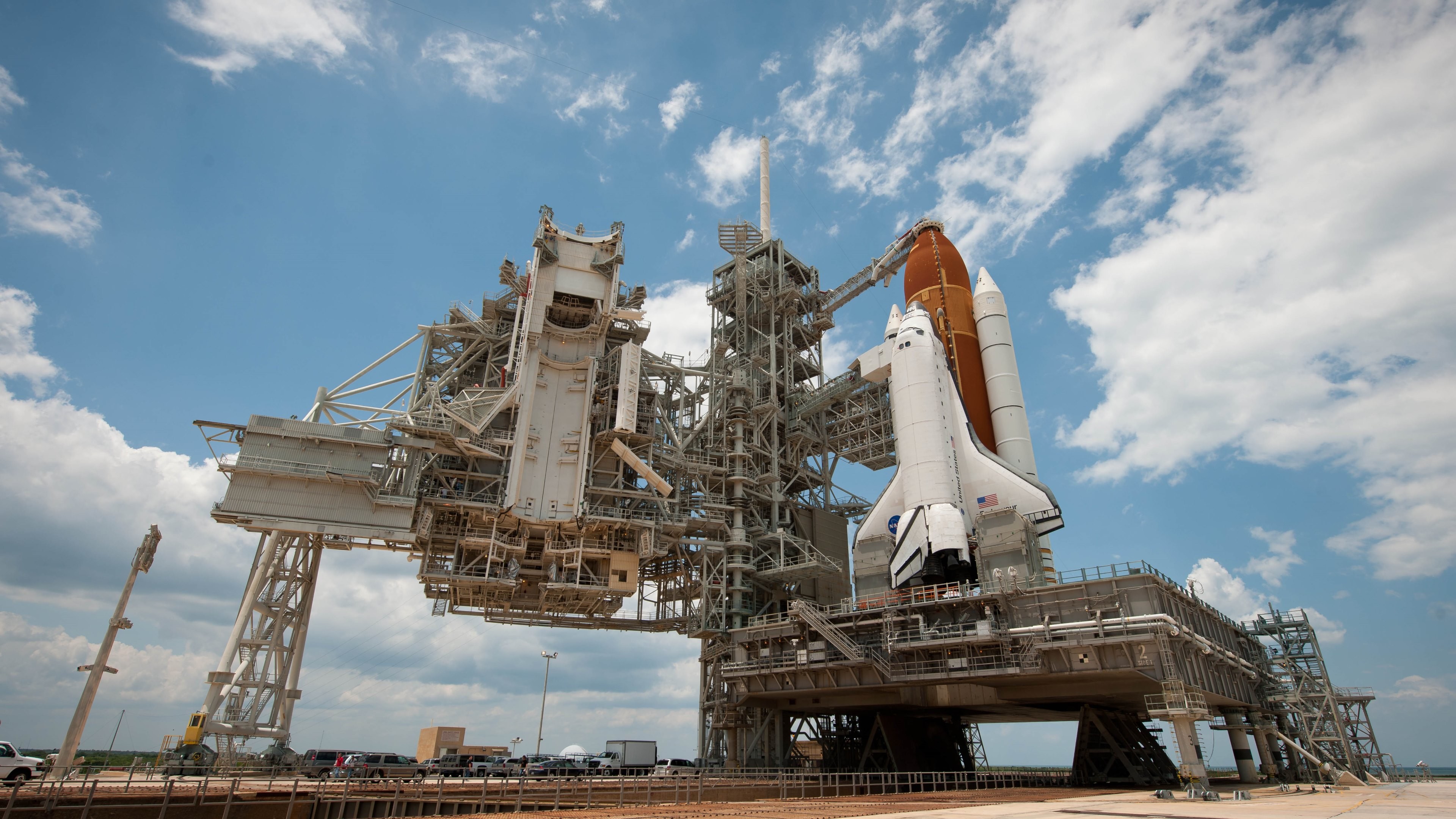 3840x2160 Wallpaper: Endeavour Space Shuttle on launch pad. Ultra HD 4K 