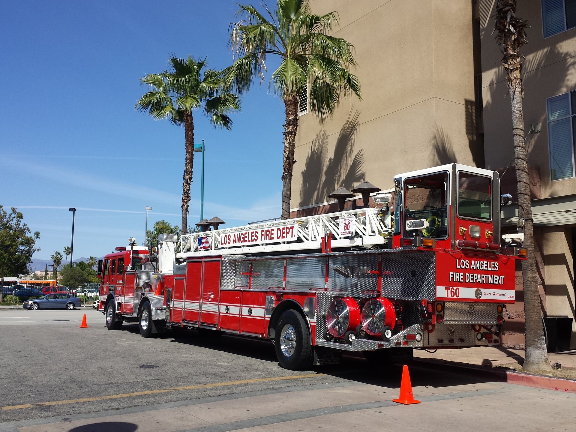 1920x1440 Los Angeles Fire Department. the shiniest LAFD truck in Norh Hollywood  while the operators are