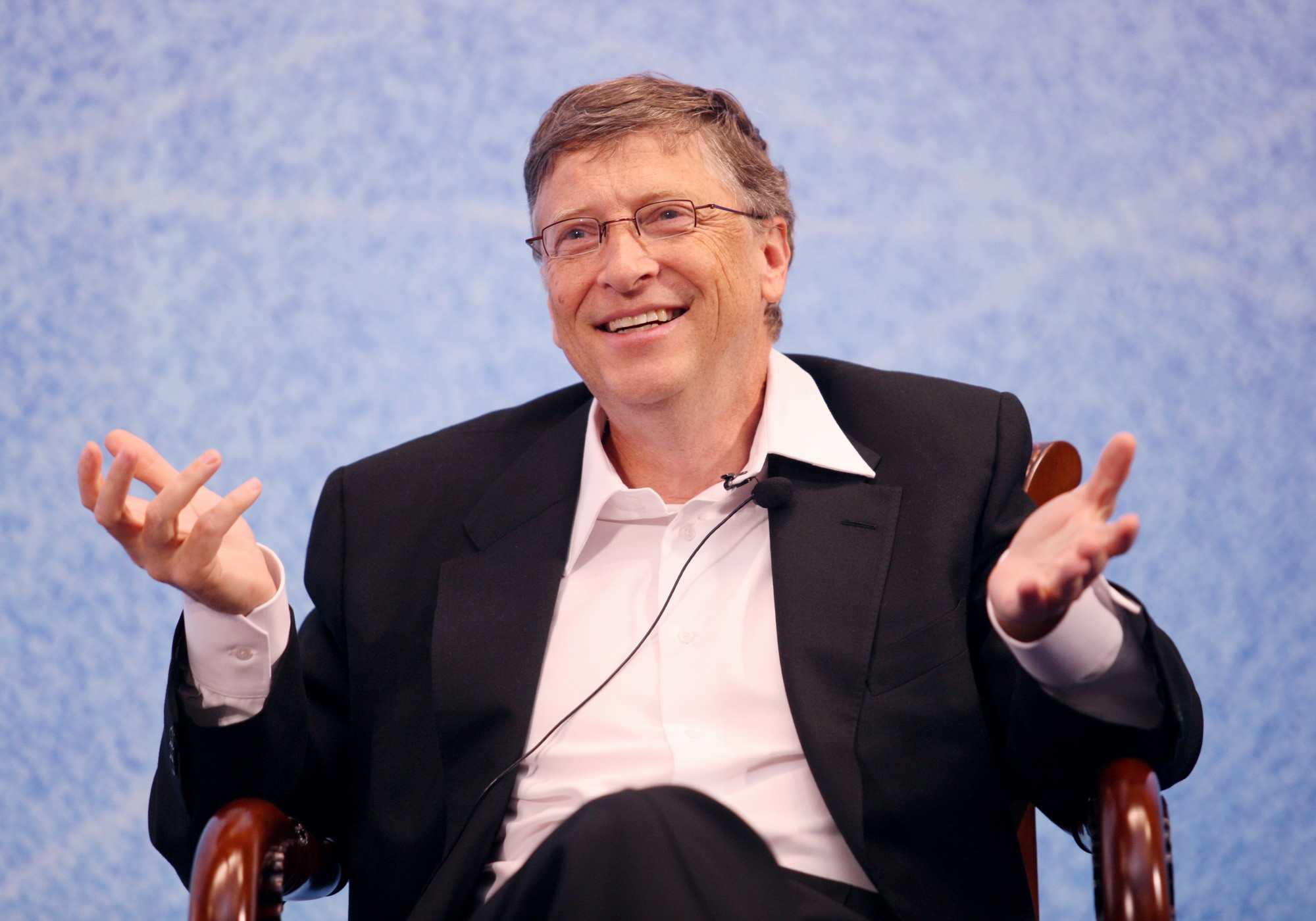 2000x1400 Bill Gates talks with PKU students on philanthropy