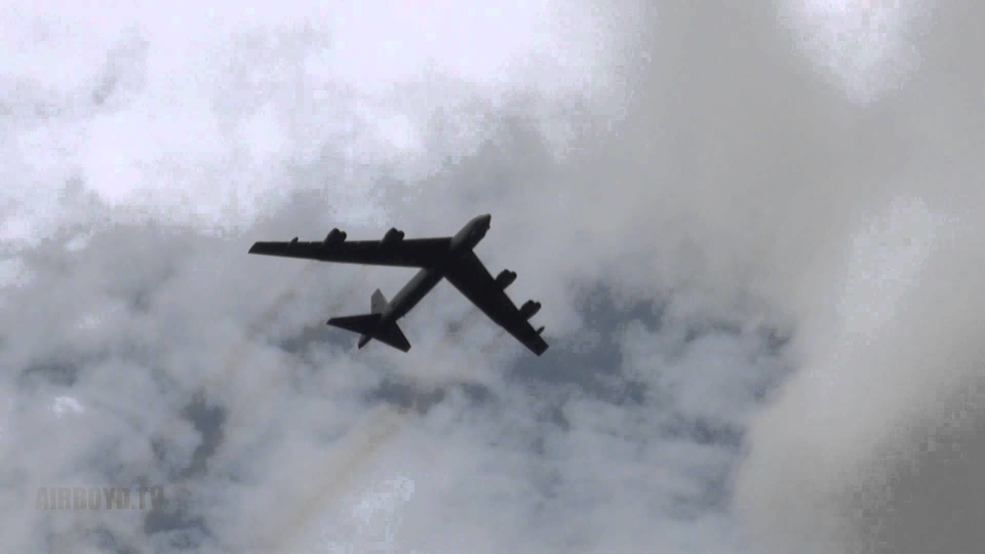 1920x1080 B-52 Flyover Farnborough Airshow 2012 (Tuesday)