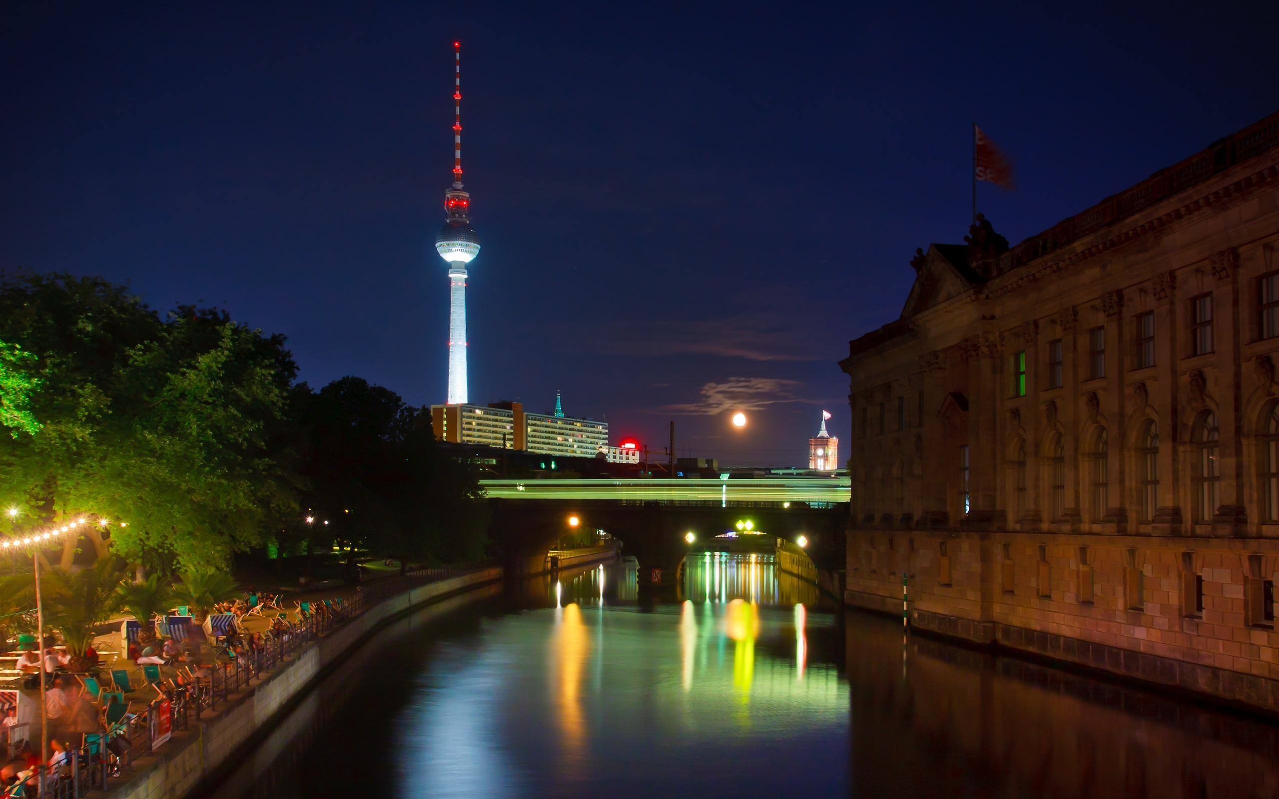 2560x1600 A Summer Night In Berlin