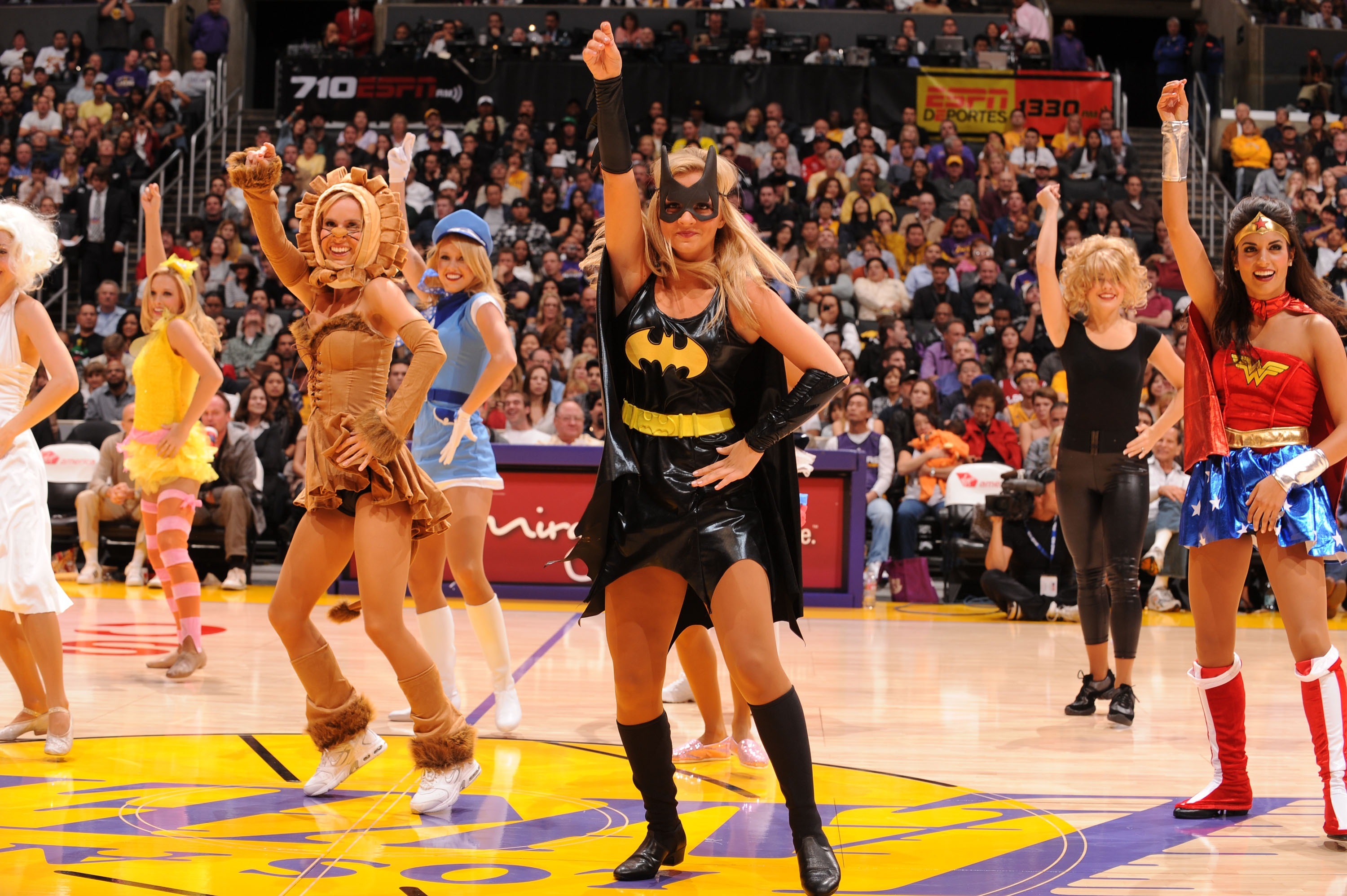 3000x1996 Los Angeles Lakers Batman Cheerleader