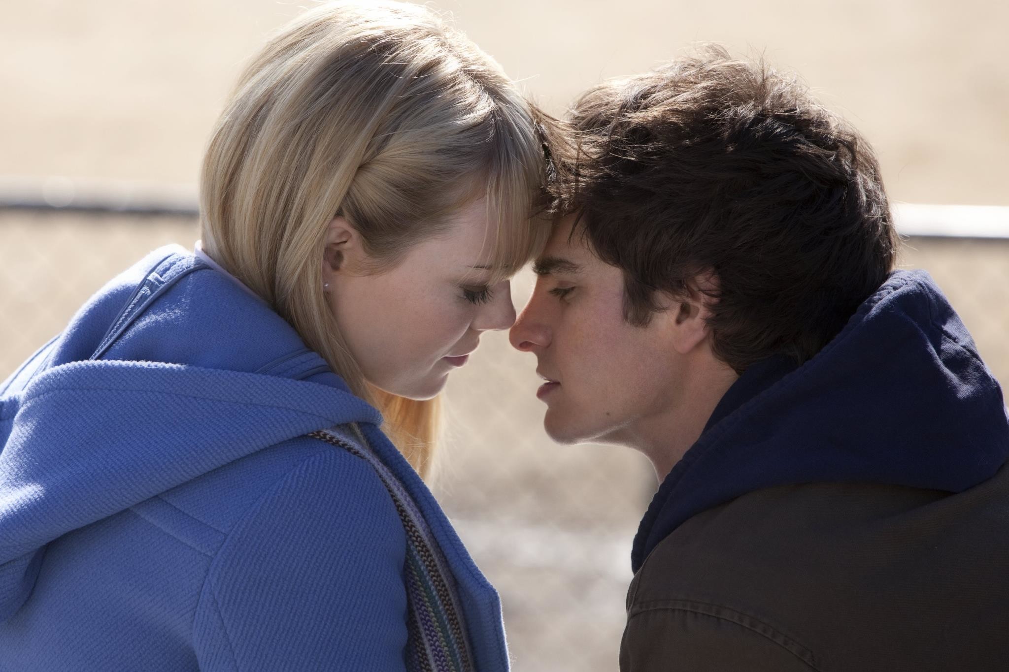 2048x1365 Peter Parker and Gwen Stacy share a moment in New Image from The Amazing  Spider-Man