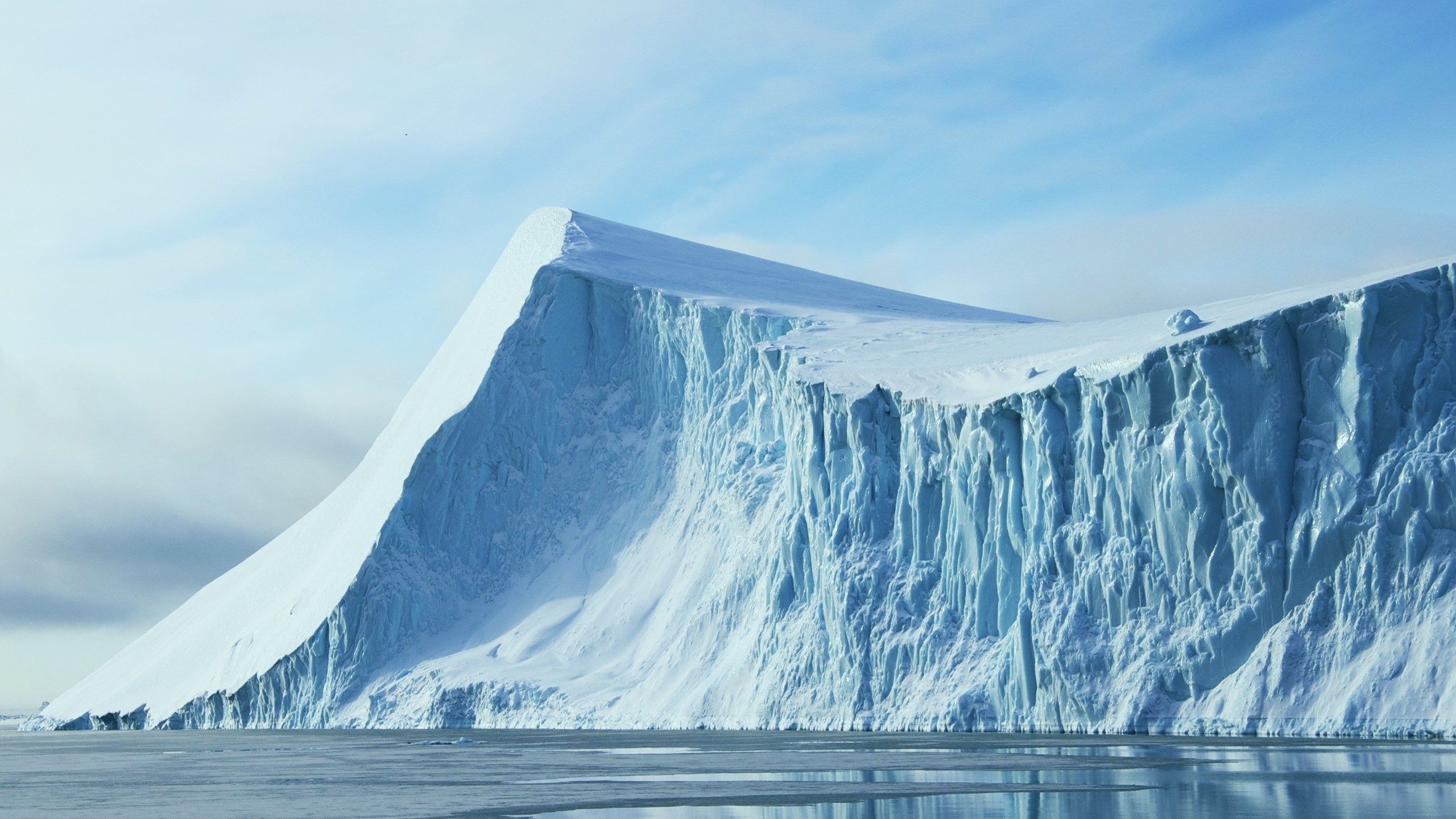 2560x1440 Iceberg Wallpaper