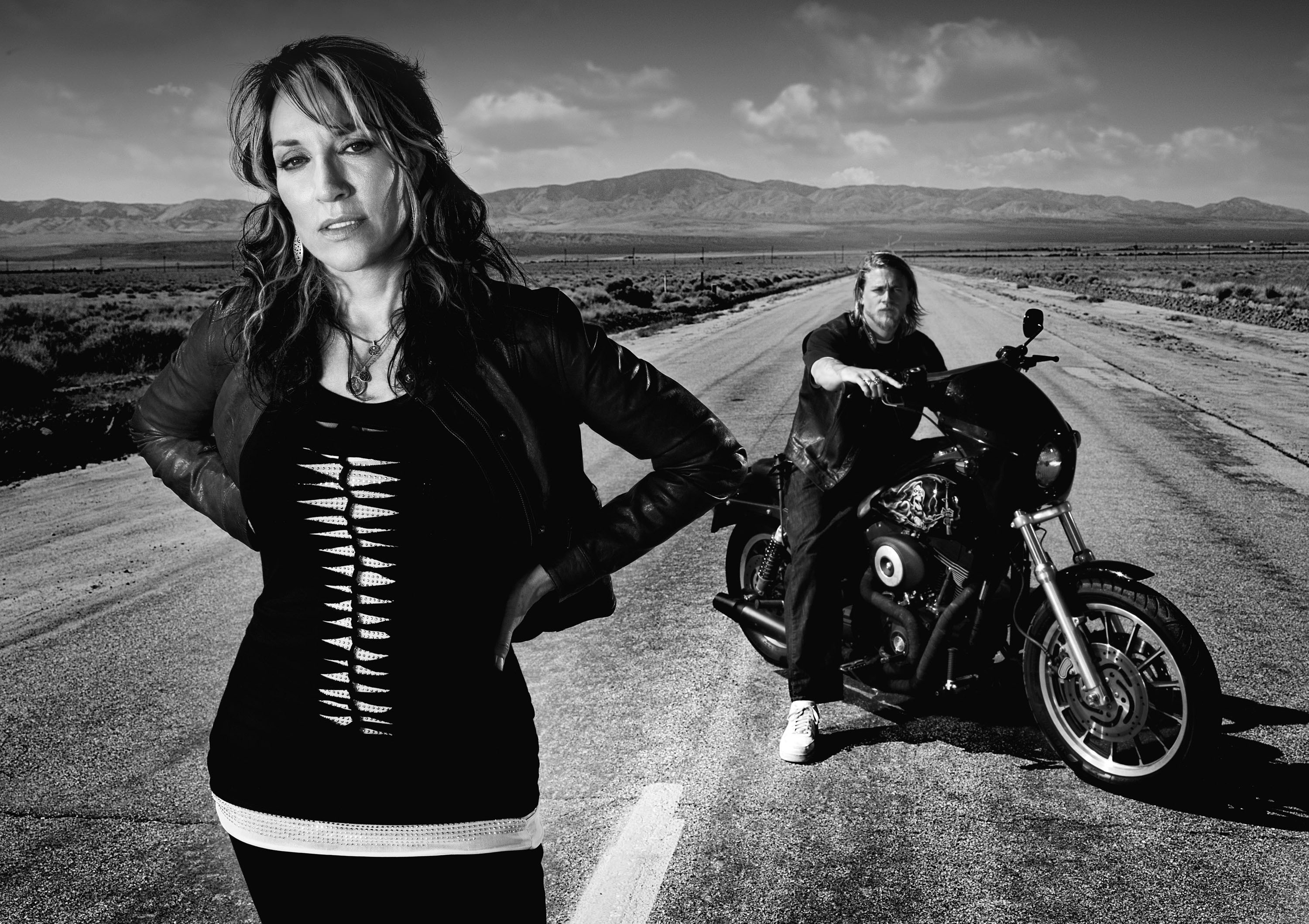 3000x2118 Sons of Anarchy depicts a Californian outlaw biker gang and features  Charlie Hunnam, Katey Sagal