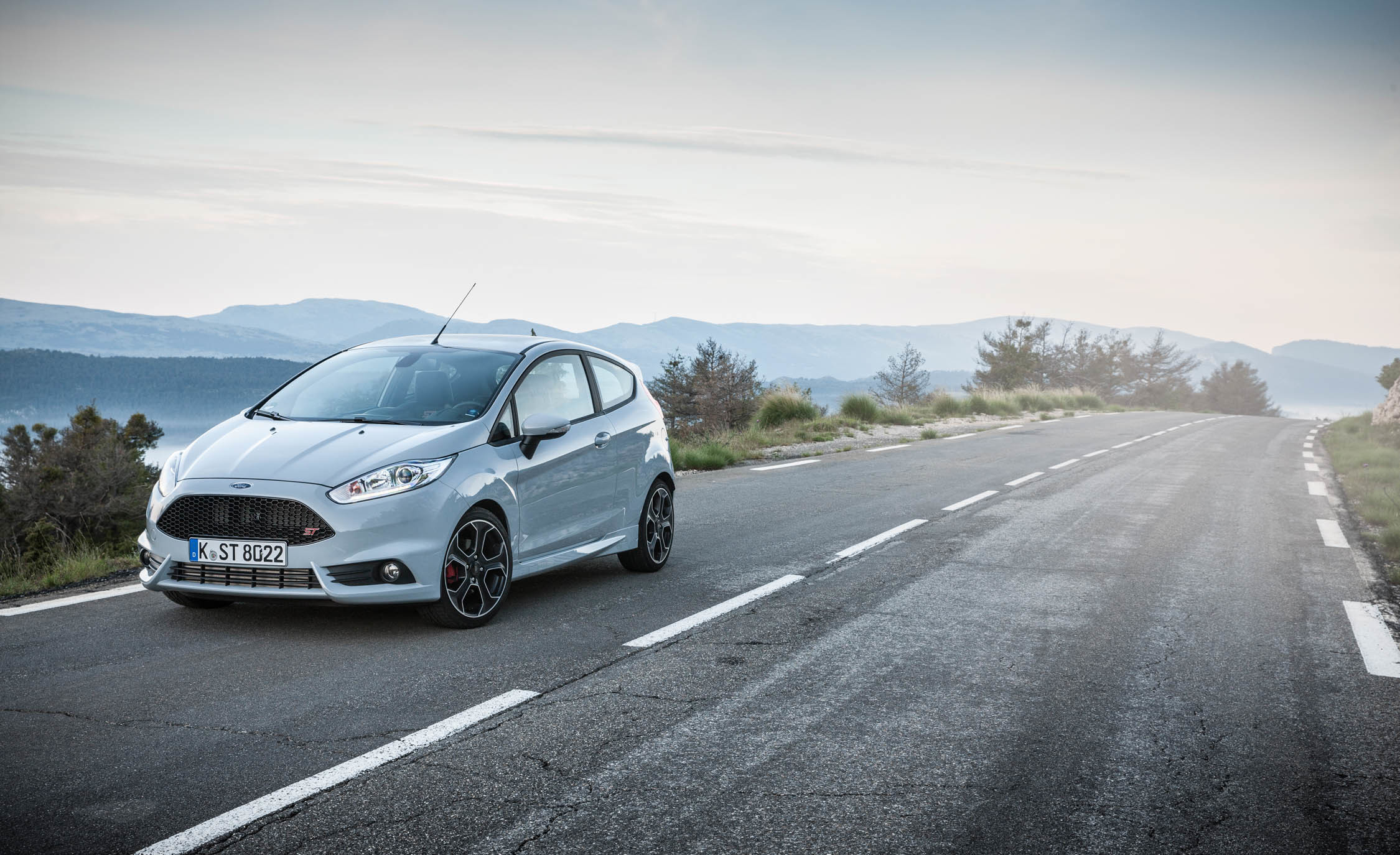 2250x1375 2017 Ford Fiesta ST (Photo 13 of 25)