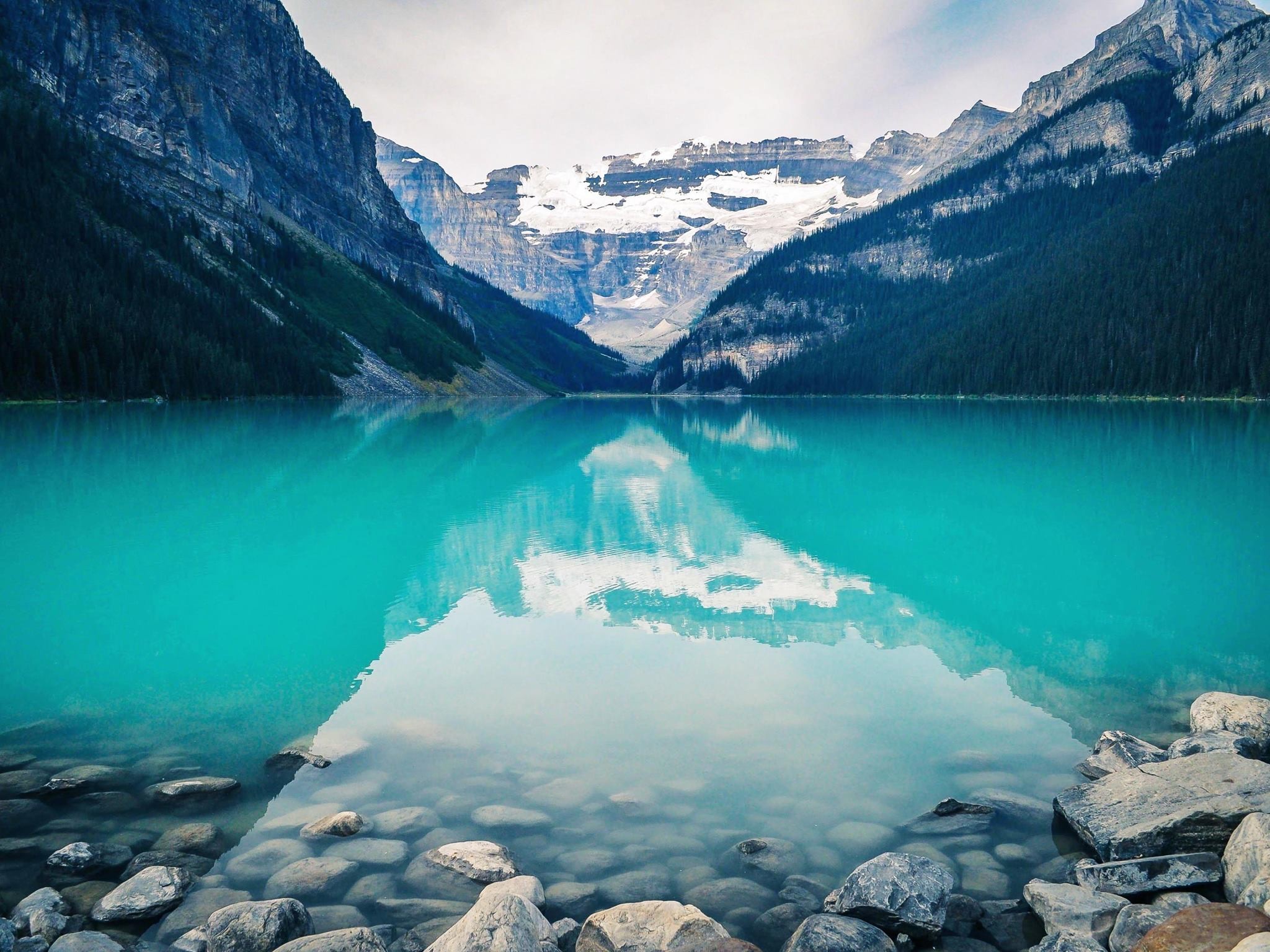 2048x1536 Lake Louise / Find more Mindful iPhone wallpapers