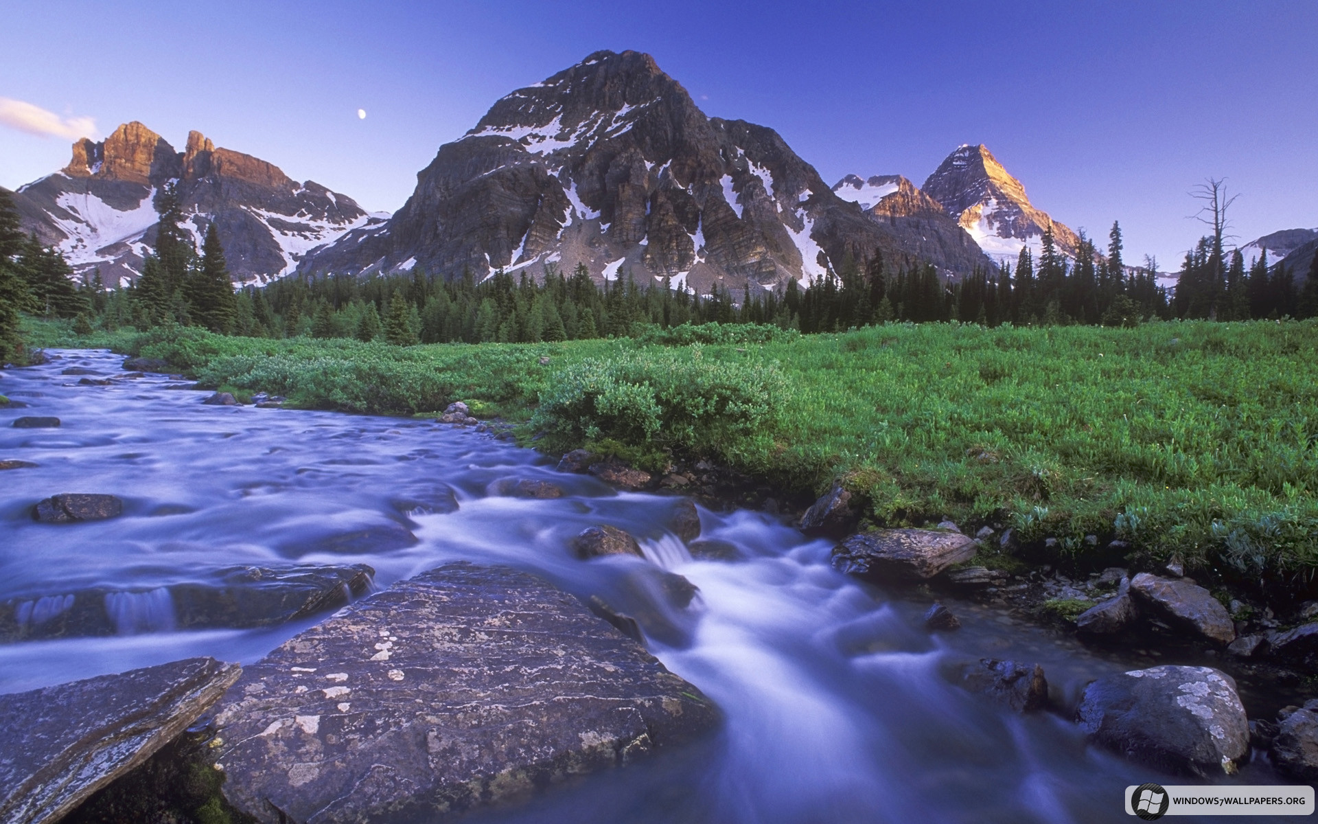 1920x1200 Magog Creek and Naiset Point, Mount Assiniboine Provincial Park/Anse Magog  et mont Naiset. Windows 7 Mountain