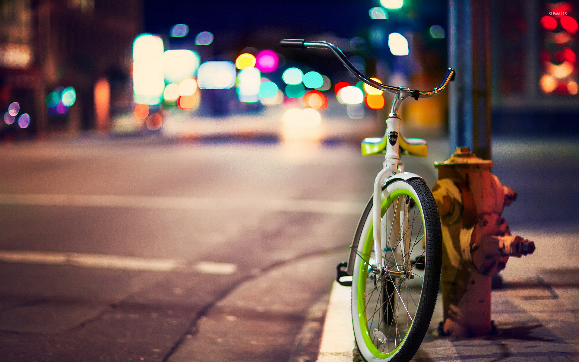 1920x1200 Bicycle on the city street wallpaper