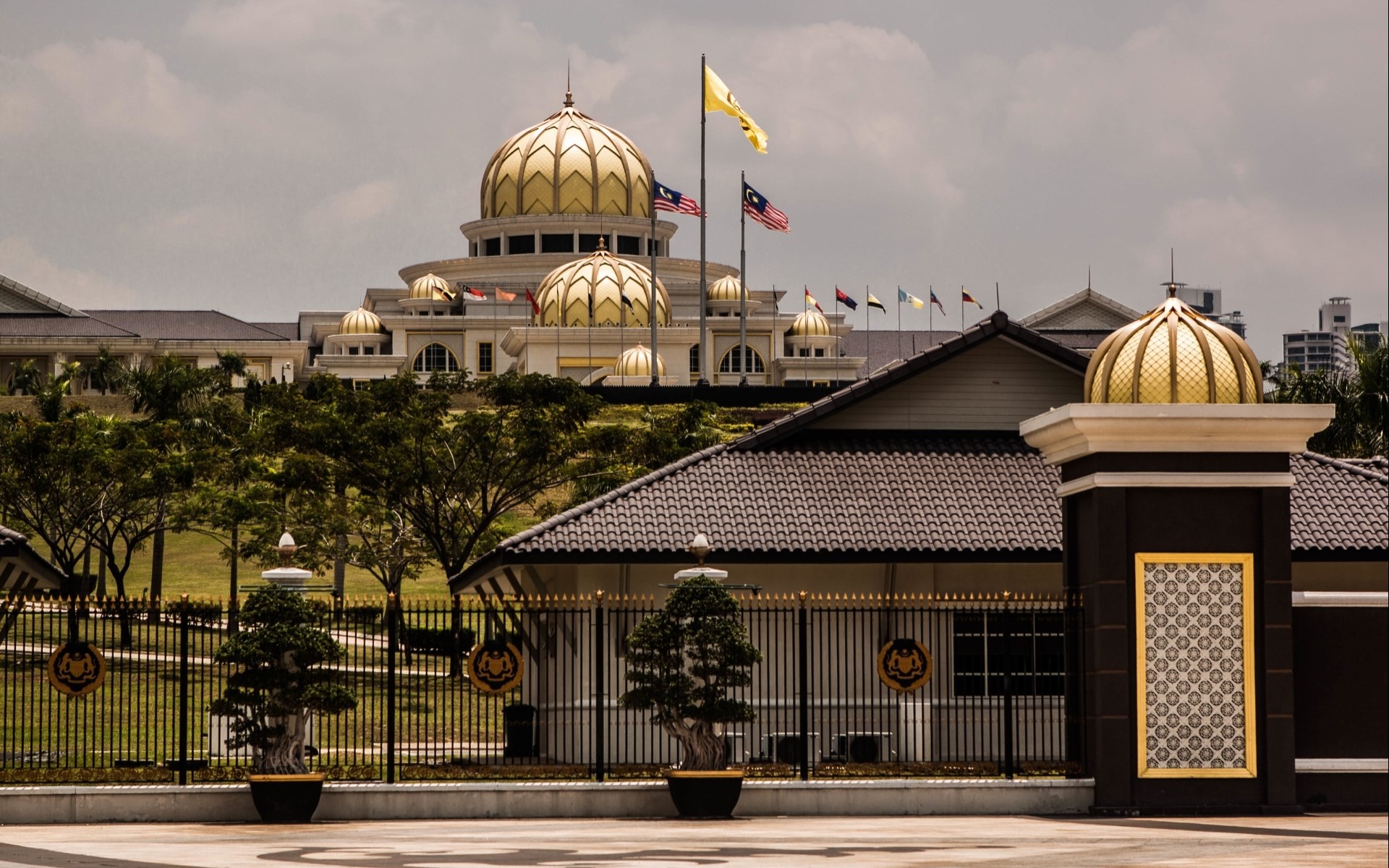 1920x1200 Related wallpapers:  free download pictures of istana negara  jakarta