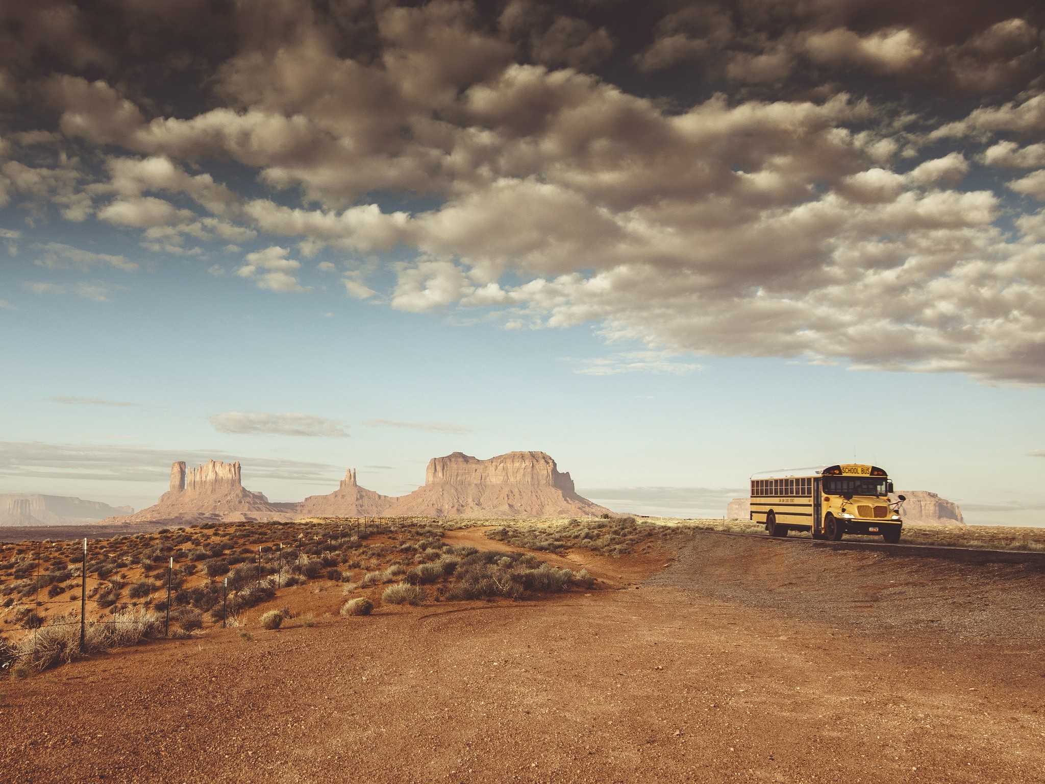 2048x1536 Wallpaper Road, sky, clouds, desert, fence, Arizona, Monument Valley, school  bus, sandstone, United States, Butt Â» City, nature, landscapes - Free HD ...