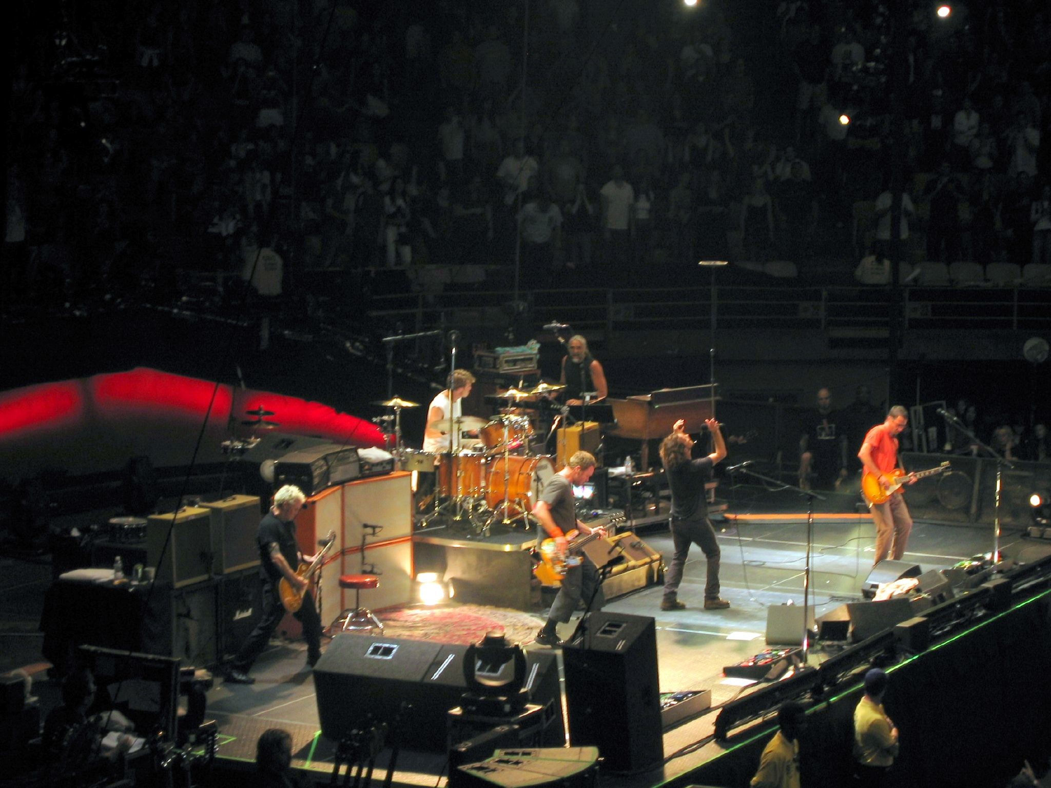2048x1536 File:Pearl Jam-Los Angeles7-10-06.jpg