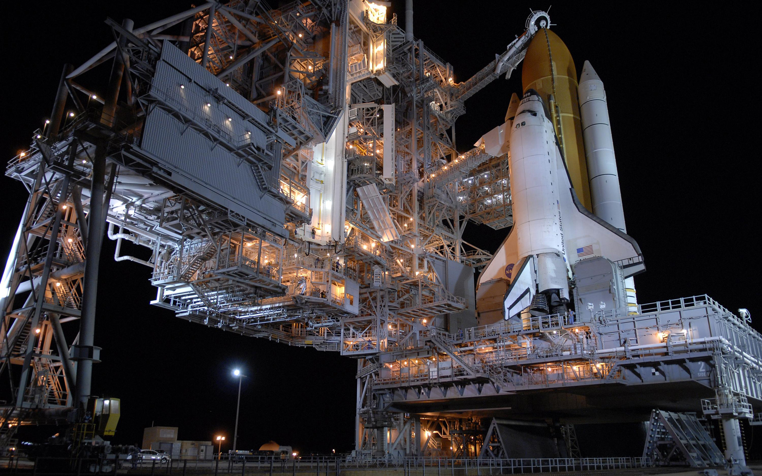 2560x1600 Space Shuttle - Launching Pad