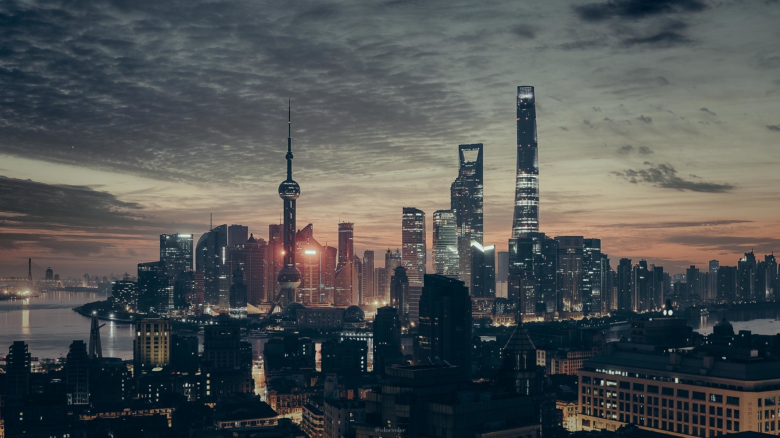 2560x1440 Shanghai with a taste of Blade Runner [] [xpost from /r/cityporn]  ...
