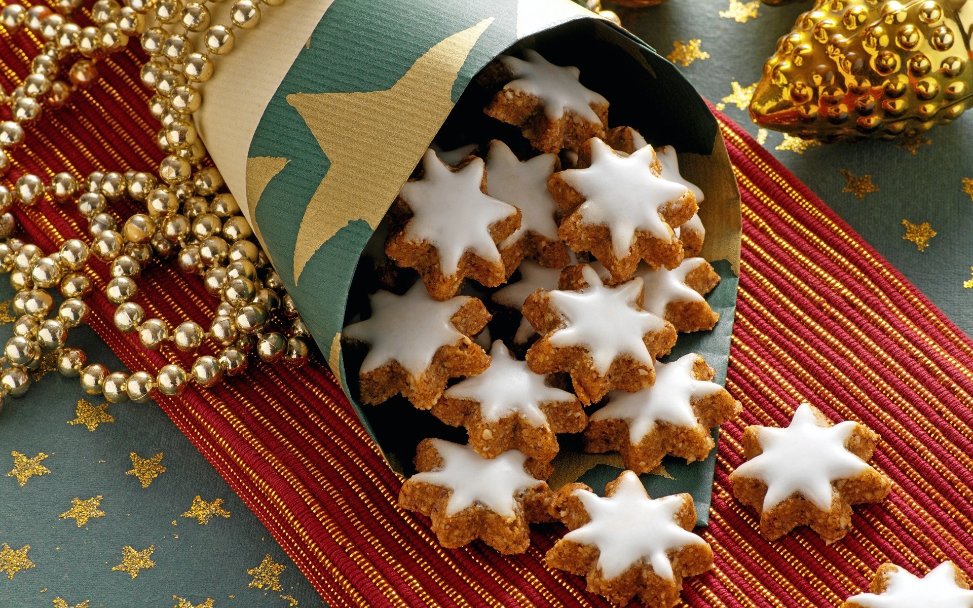 1920x1200 Cookies, Christmas, Baking, Icing, Candy, Dessert, New year, Holidays,  Toys, Beads wallpaper and background