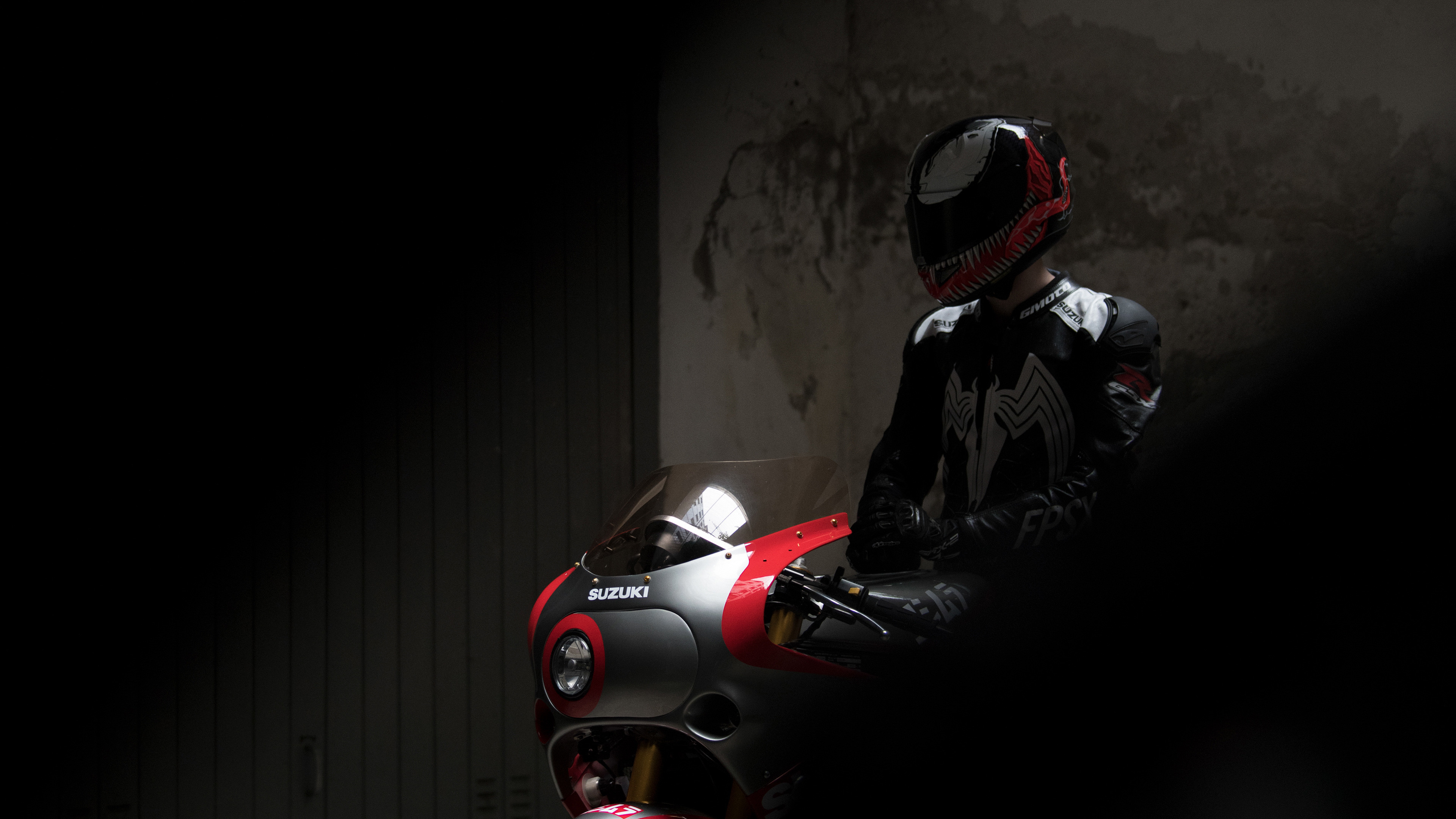 3840x2160 Suzuki GSX R 1100 Venom Helmet