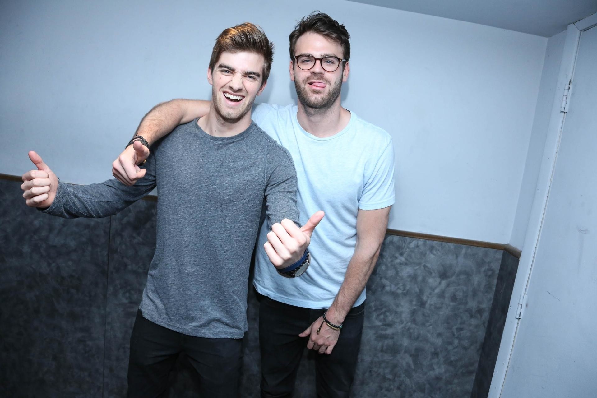 1920x1280 The Chainsmokers image
