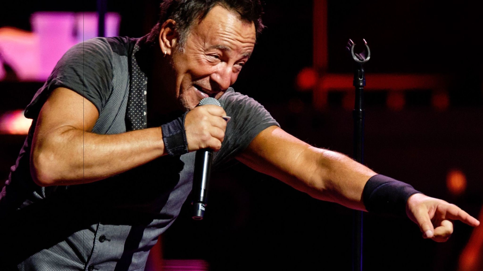 2048x1152 Here's why Bruce Springsteen's blue-collar heroes have made Donald Trump  their rock star - LA Times