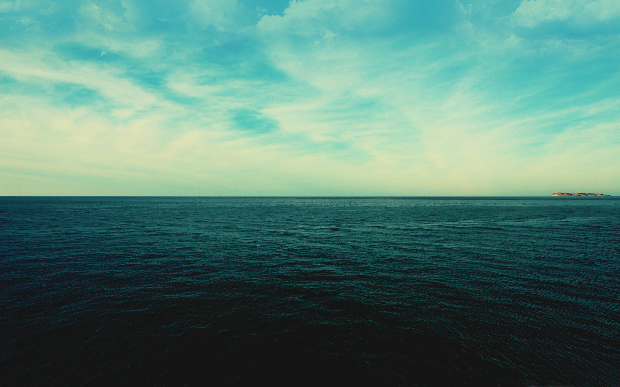 2560x1600 Sea horizon iPhone Panoramic Wallpaper