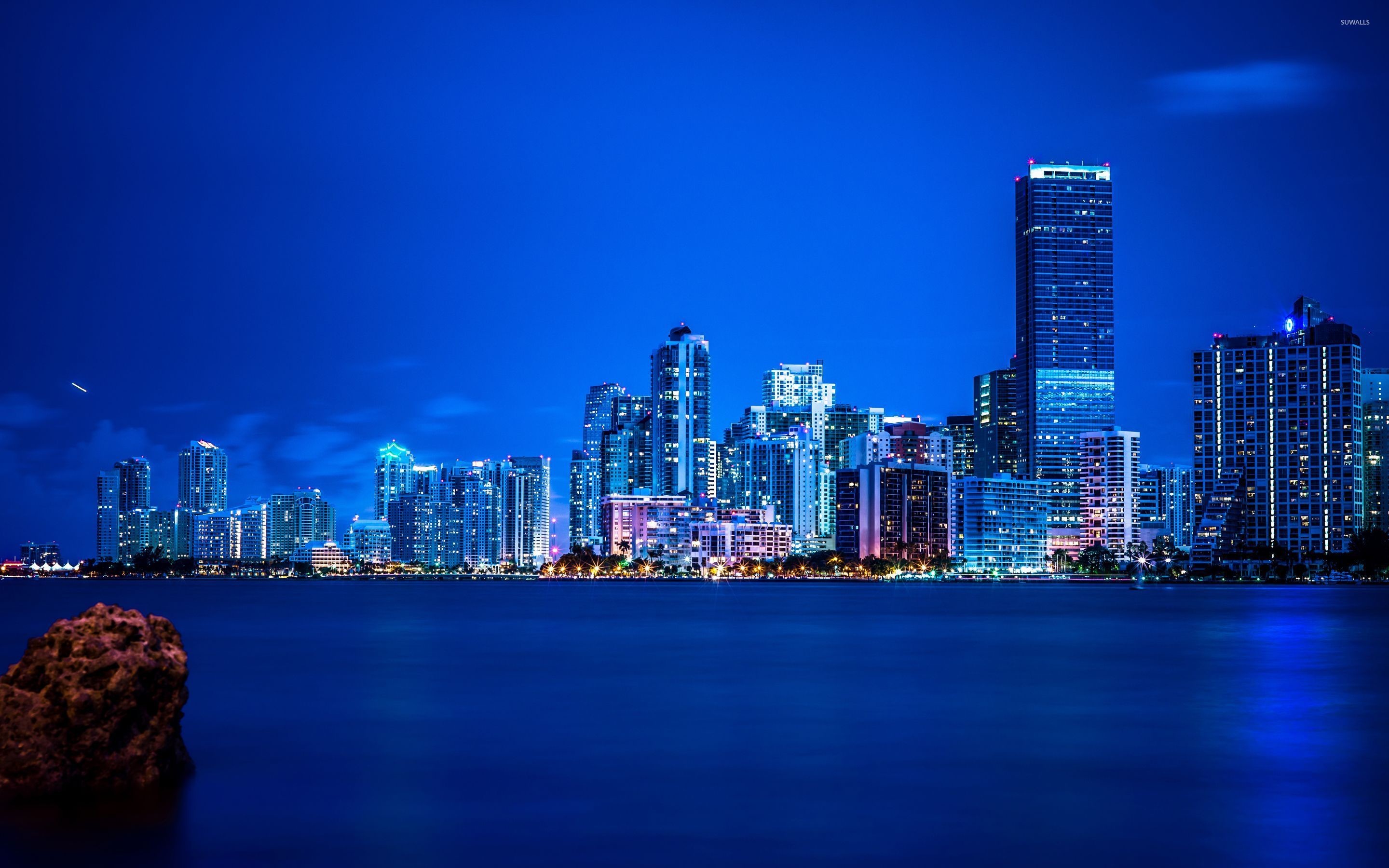 2880x1800 Miami night skyline wallpaper