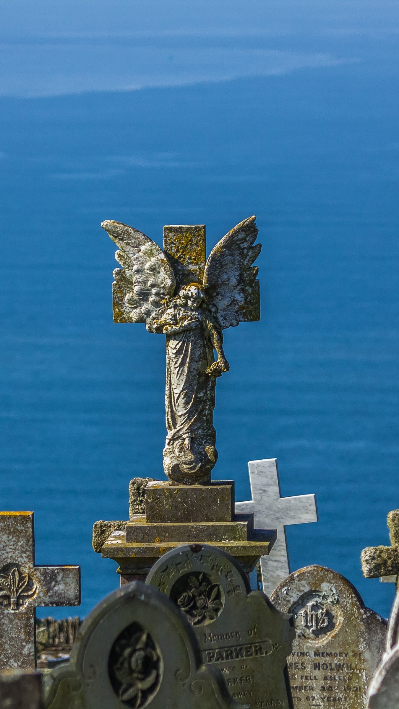 1350x2400  Wallpaper sculpture, monument, angel, crosses