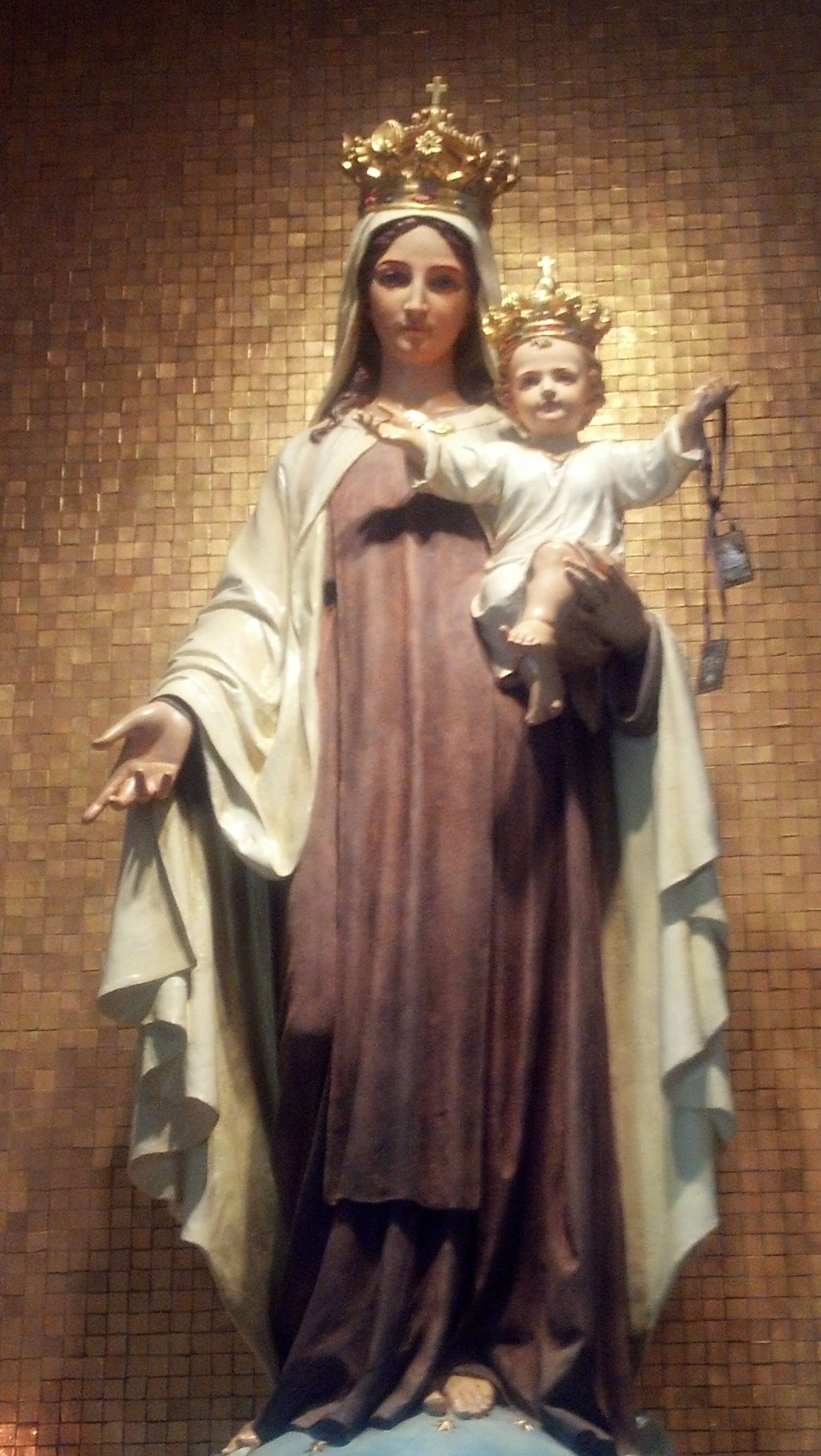 1840x3264 Mother Mary with Jesus
