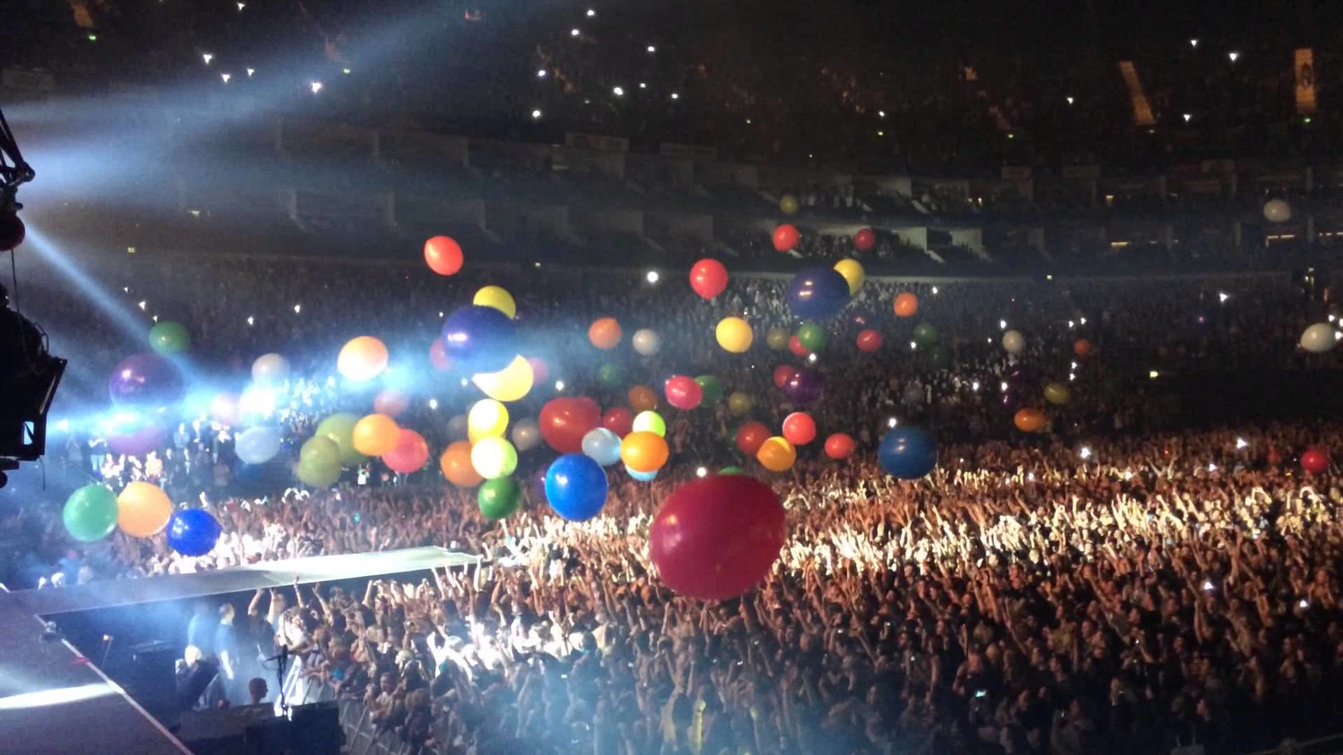 1920x1080 Thirty Seconds To Mars' Ginormous Balloons (Live @ The 02 Arena 2013) -  YouTube