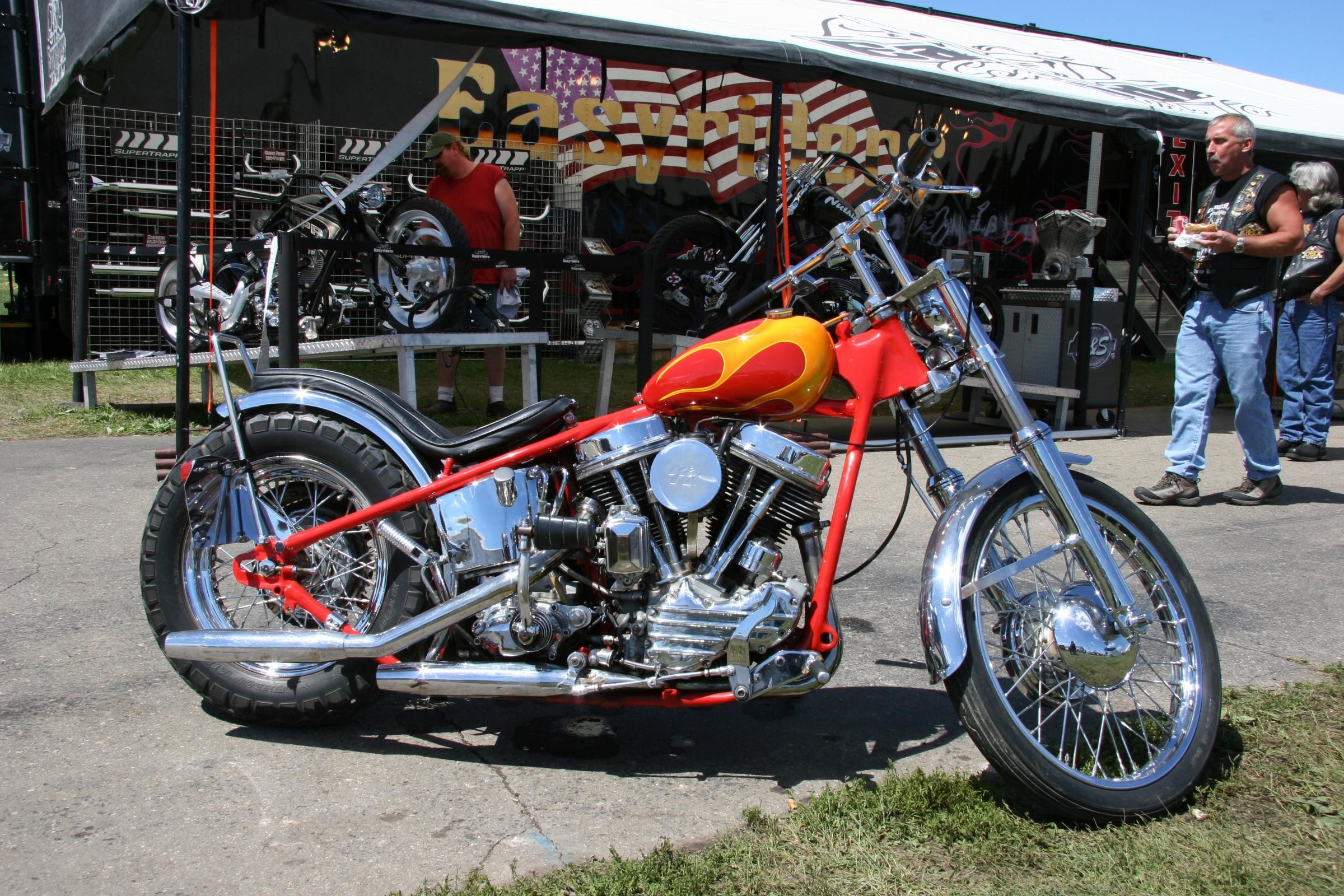 2400x1600 Motorbikes Harley Davidson Wallpaper HD Background