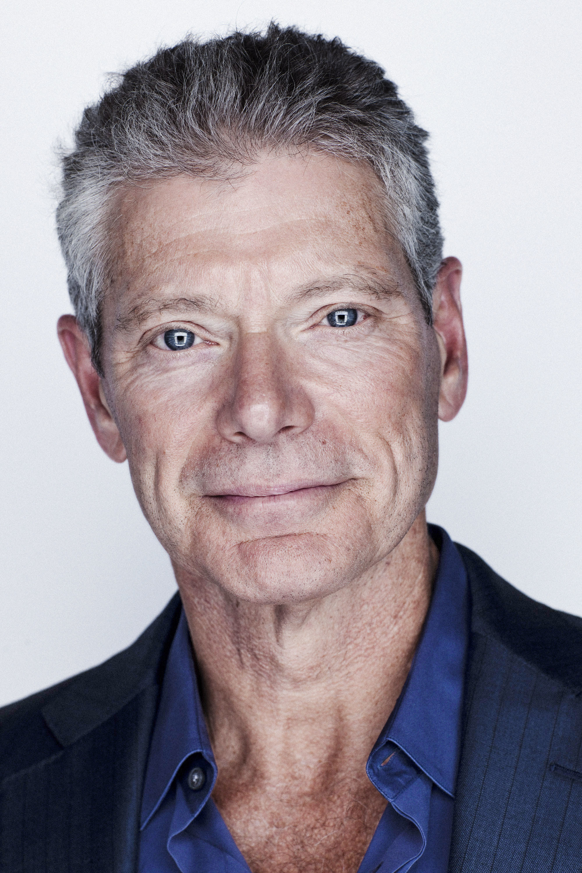 2000x3000 Stephen Lang Wallpaper For IPhone