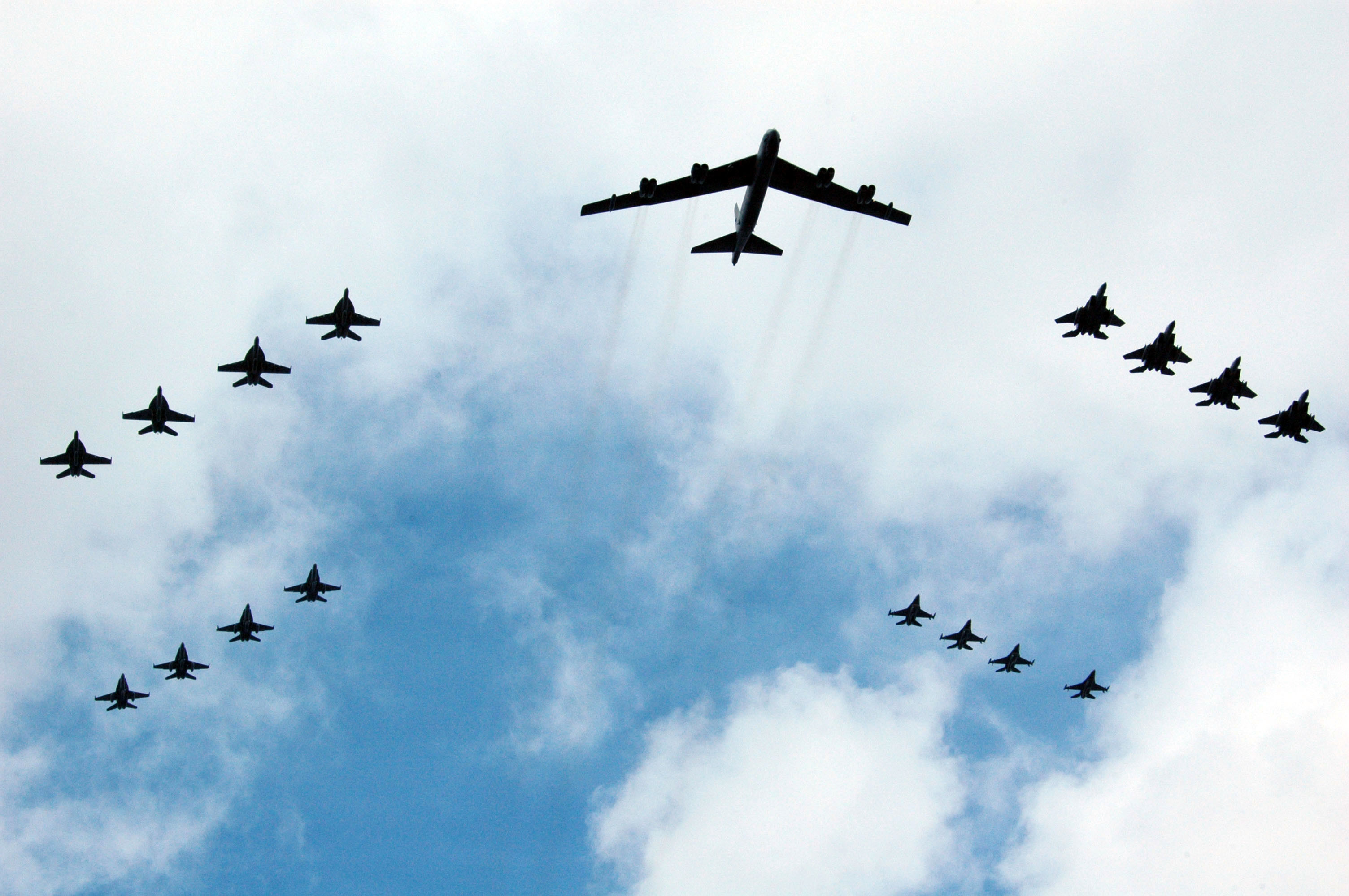 3008x2000 File:US Navy 070814-N-3136P-067 A United States Air Force B-52  Stratofortress and 16 ...