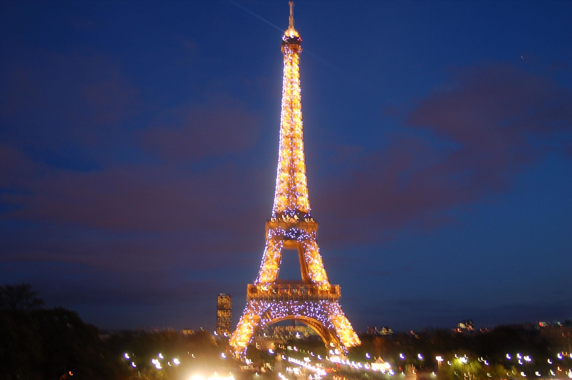 2406x1600 Eiffel Tower at Night Sparkling