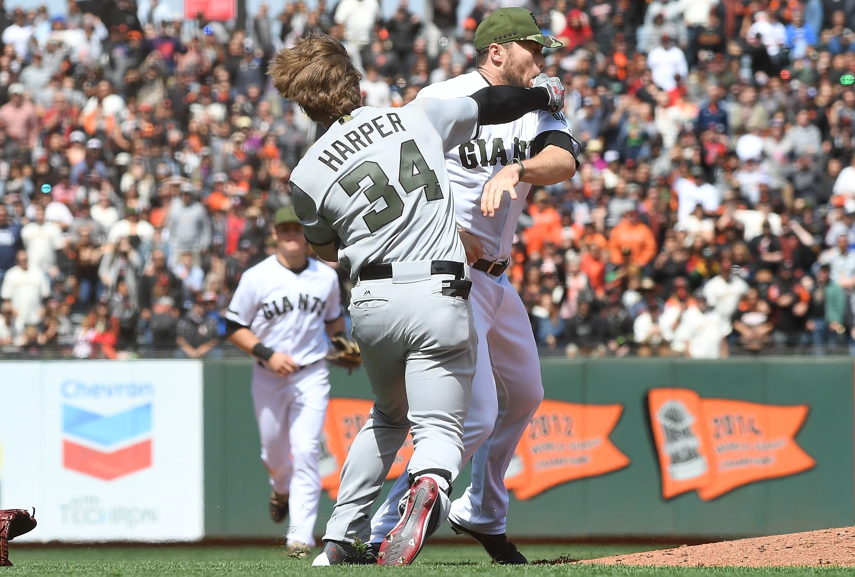 3000x2025 Bryce Harper vs. Hunter Strickland: The ridiculousness of basebrawling  shows itself again