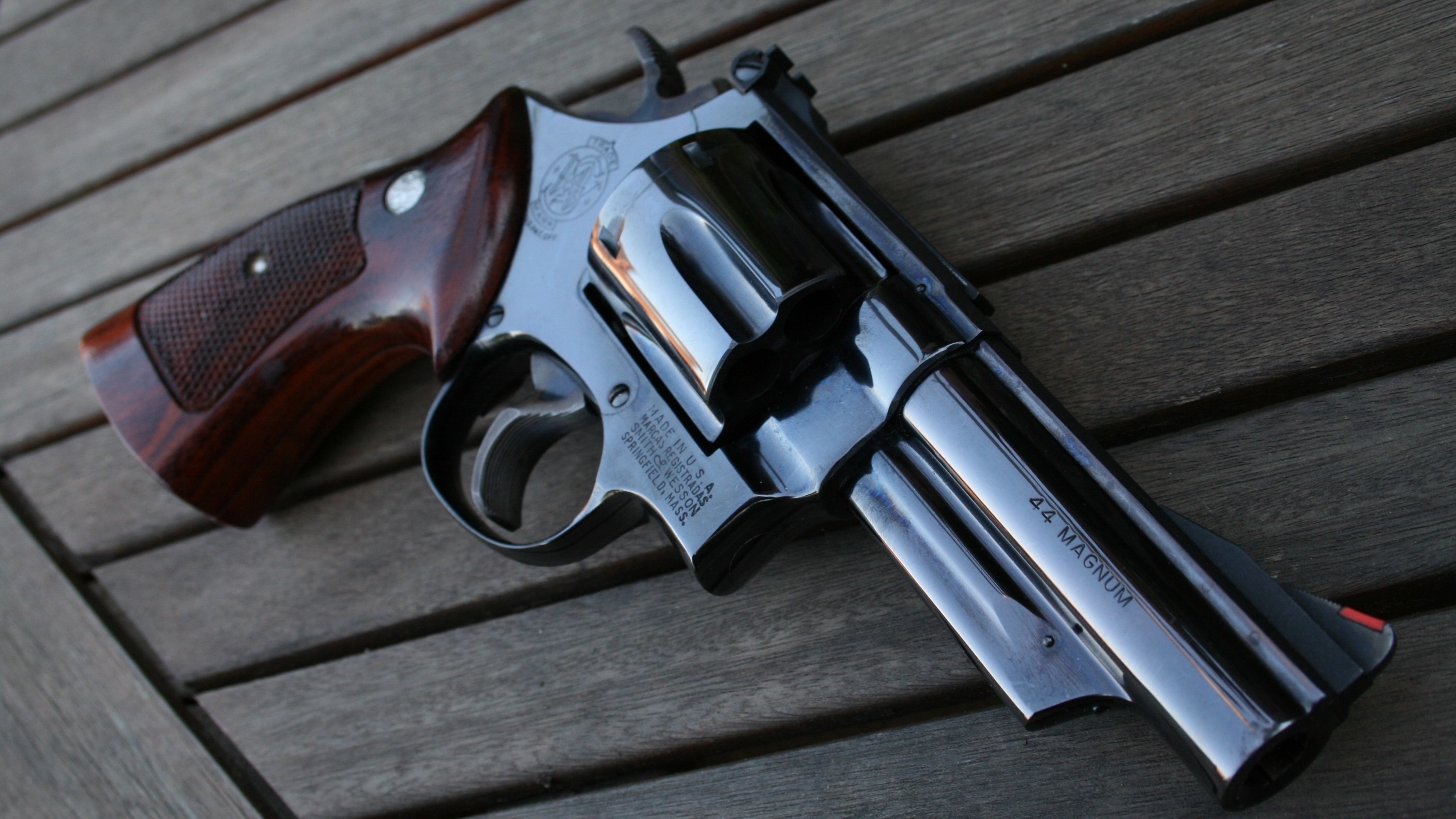 2816x1584 Wallpaper for Desktop: smith and wesson revolver