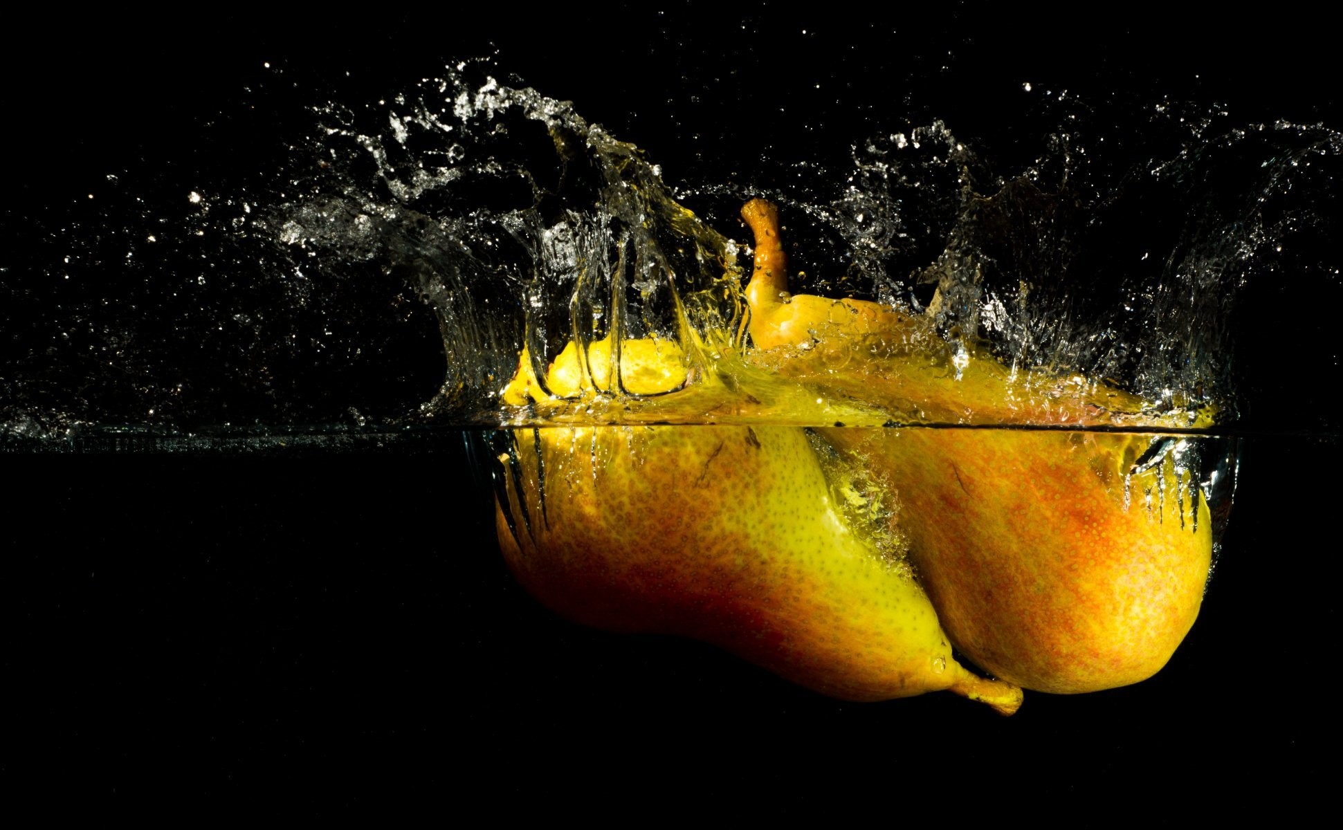 1941x1200 water splash spray pear fruits fruit