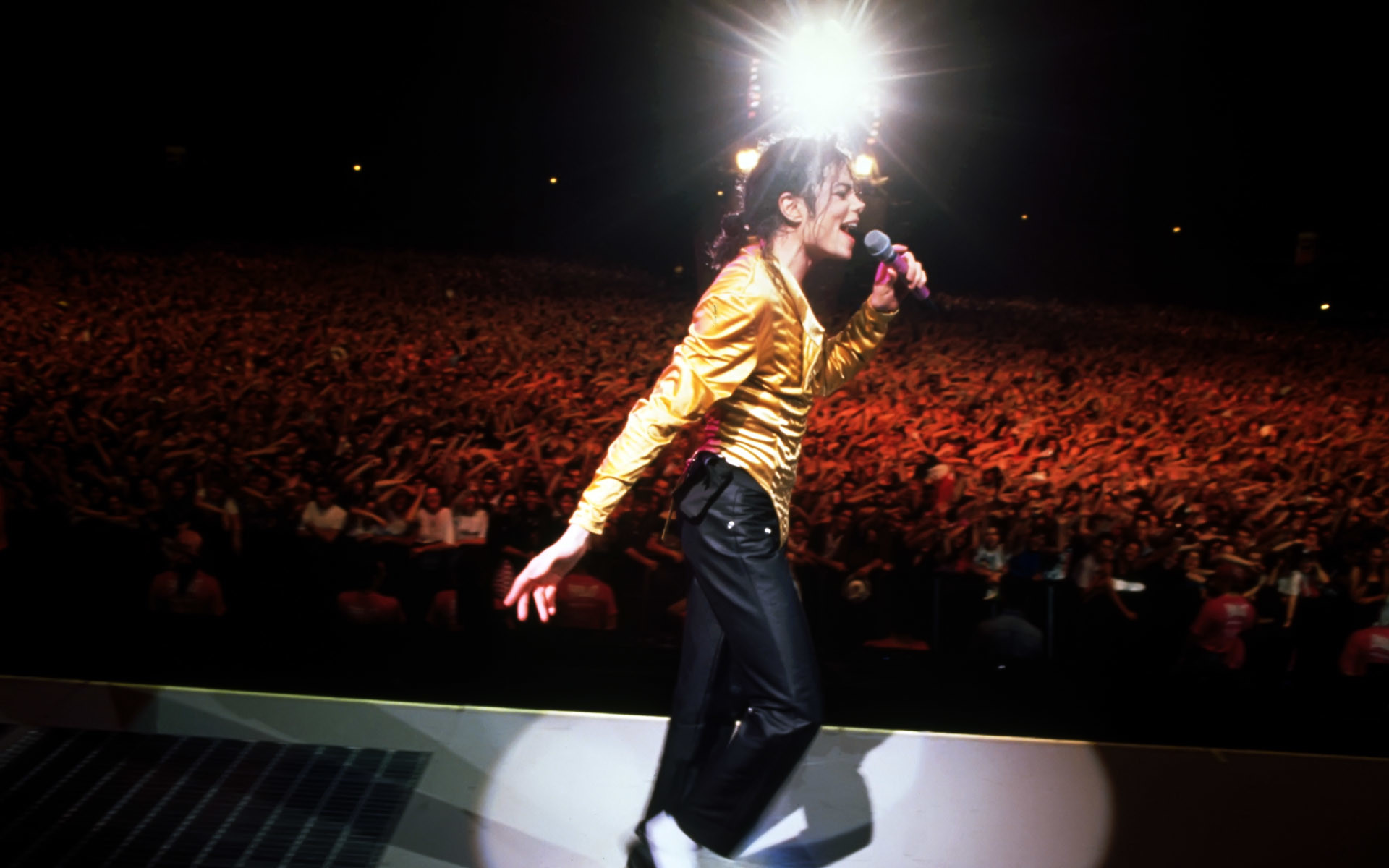 1920x1200 Michael Jackson on stage, gold outfit, History World Tour   wallpaper