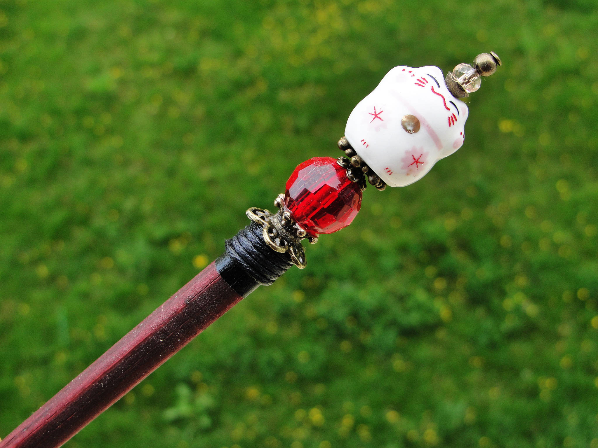 2048x1536 Wooden japanese hair stick - ceramic maneki neko fortune lucky cat with red  faceted glass -