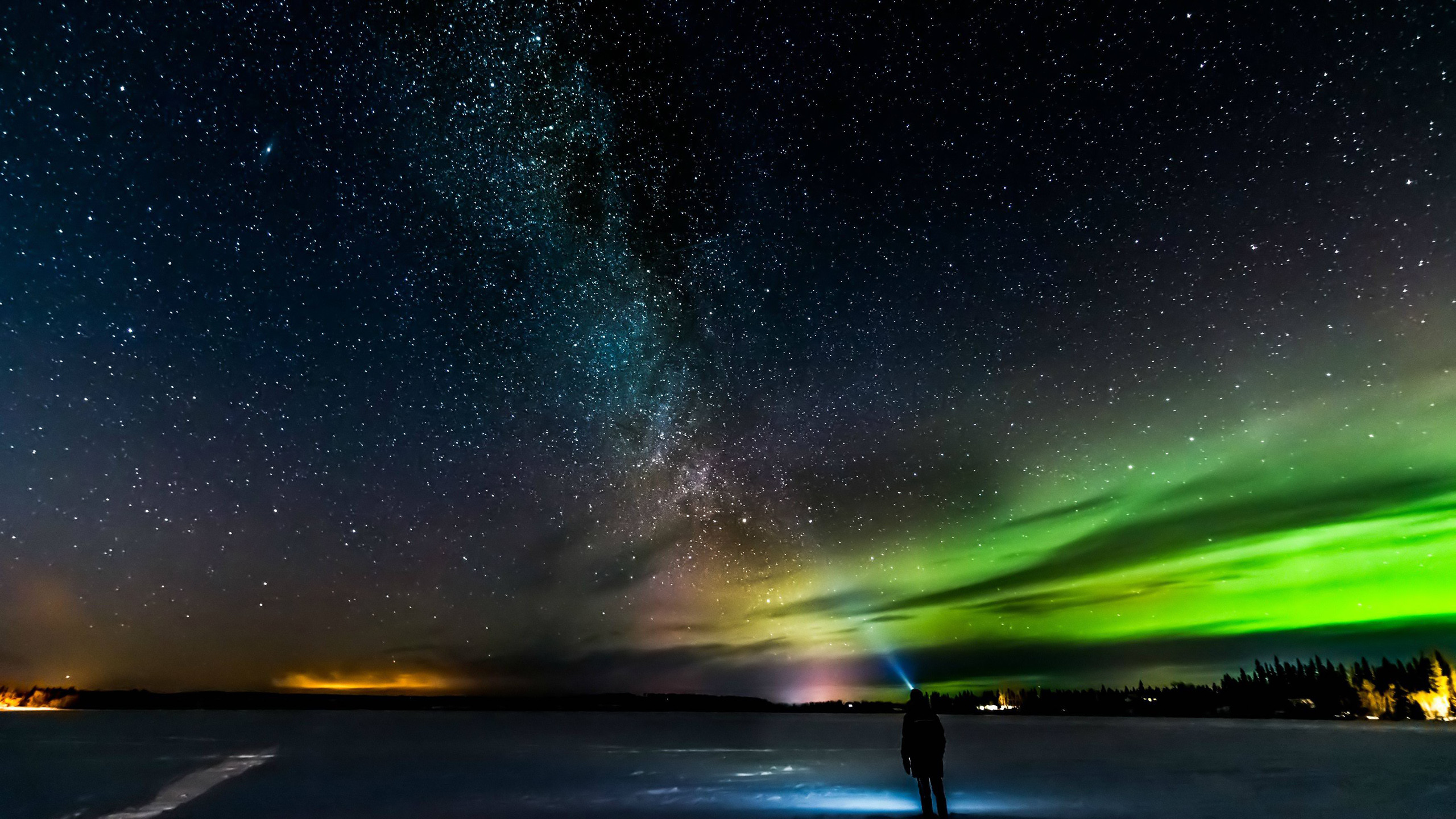 2560x1440 Milky Way and Northern Lights ...