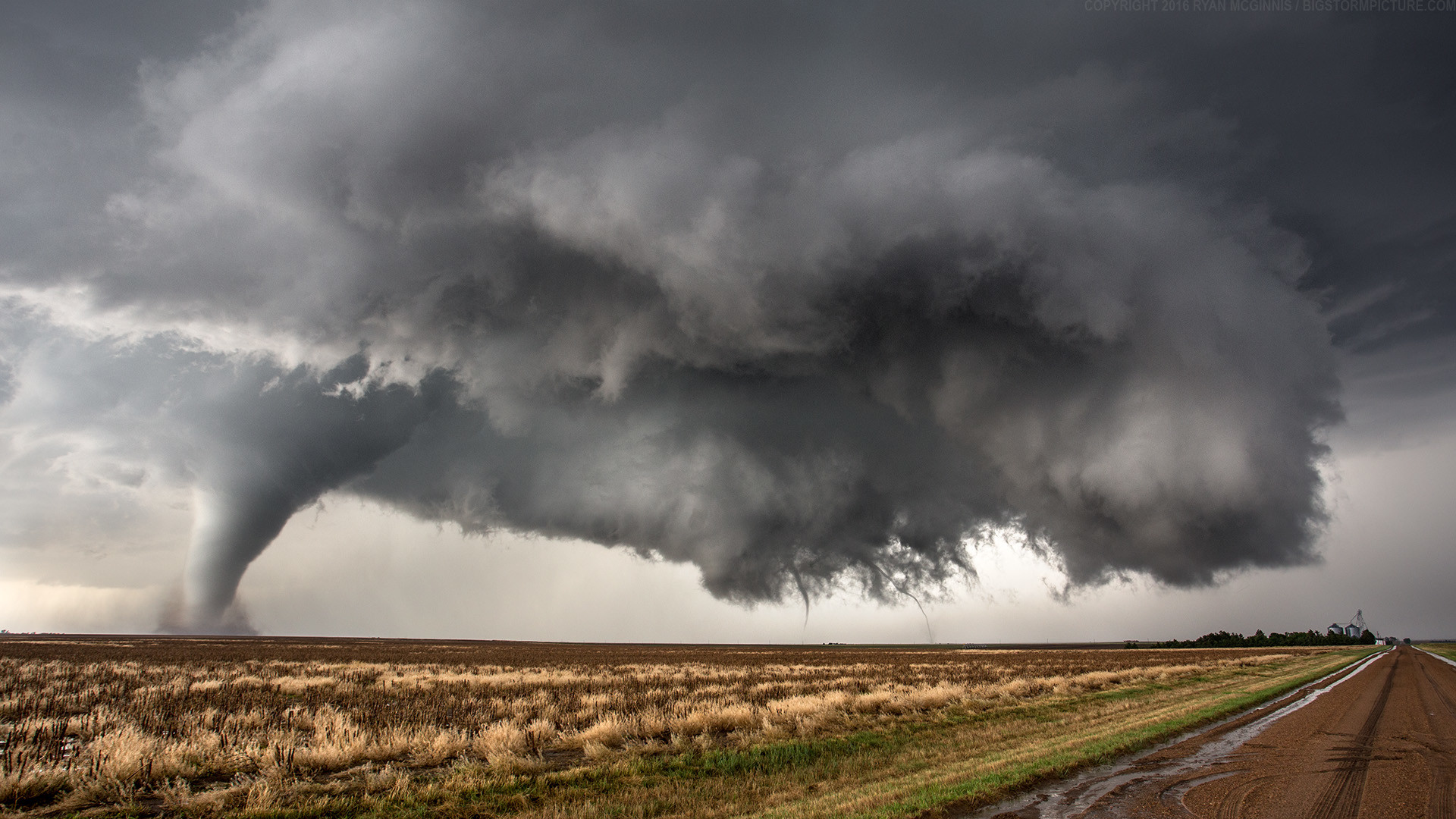 1920x1080 Triplet-tornadoes-in-Kansas.-p-OC-wallpaper-wp2009858