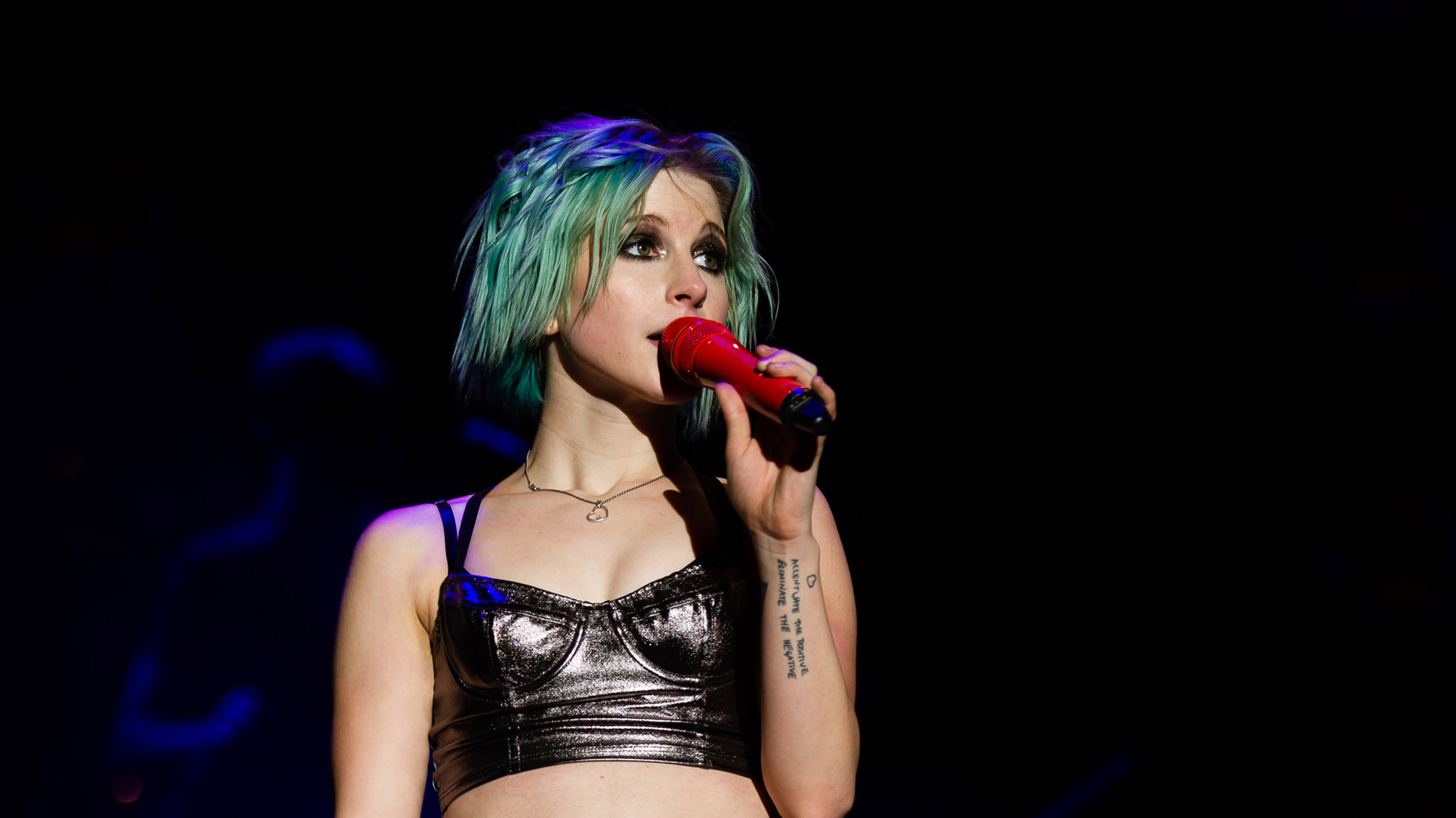 3840x2160 The Lovely Hayley Williams () (i.redd.it)