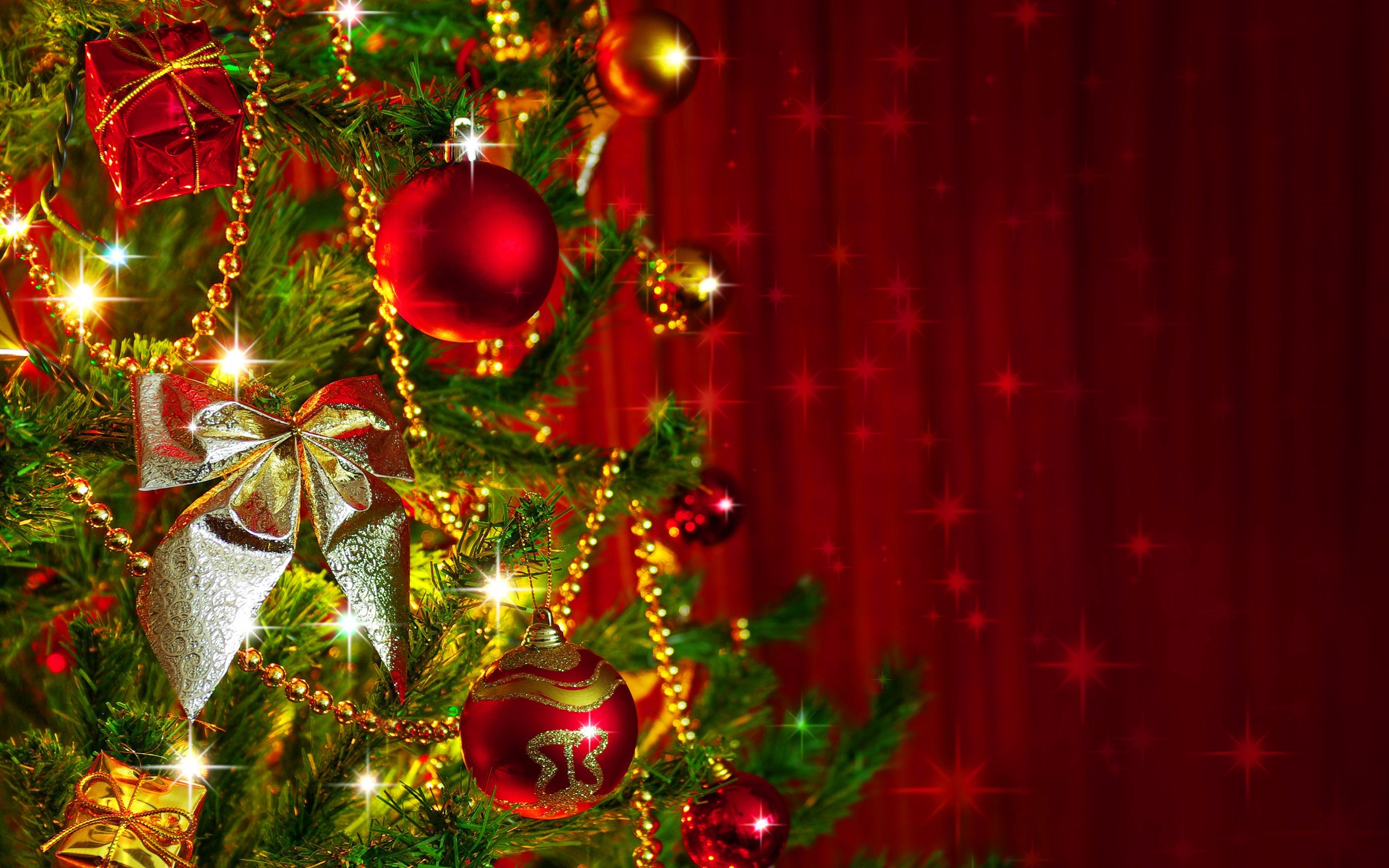 2560x1600 Christmas tree decoration wallpaper