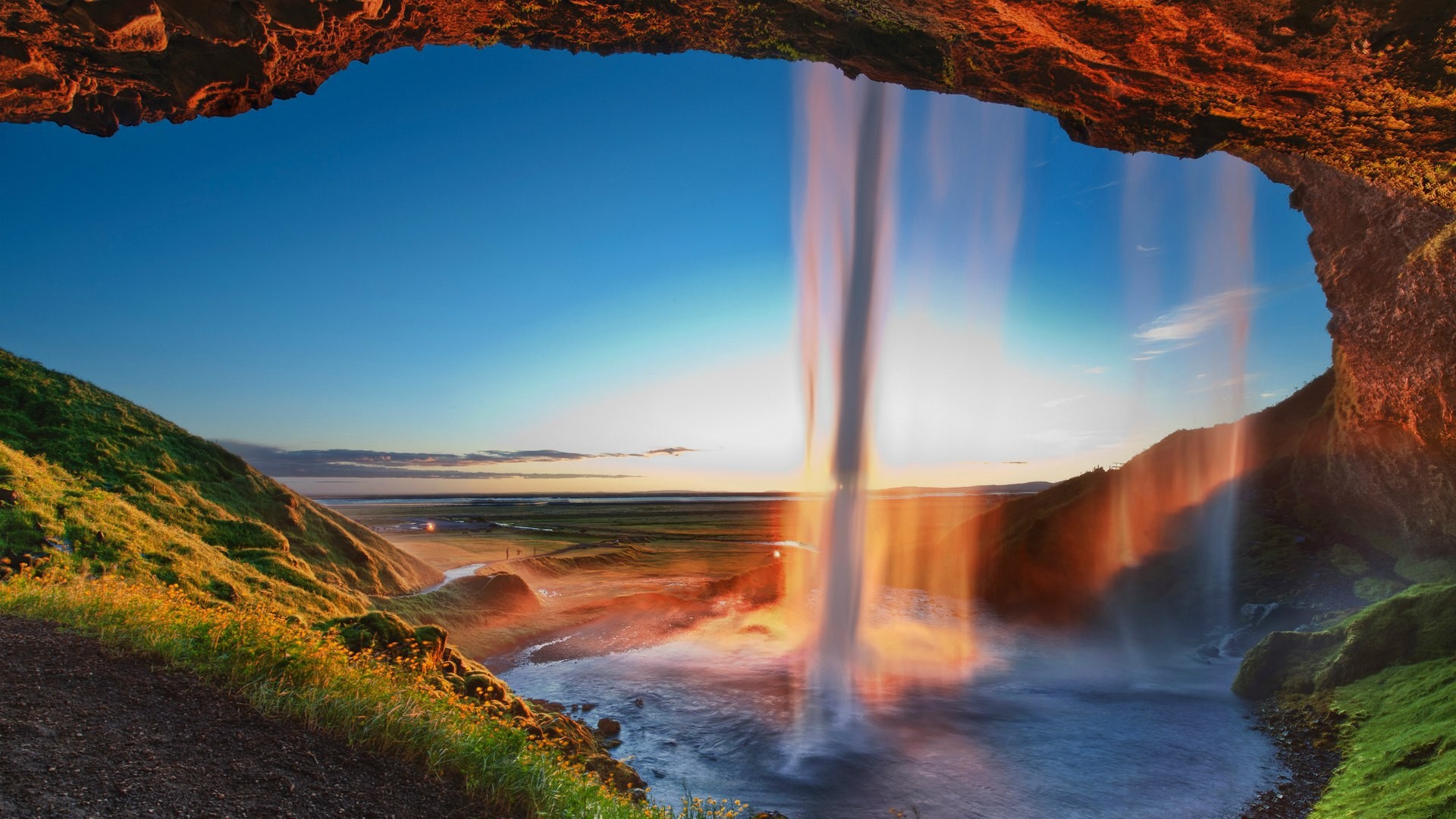 1920x1080 Beautiful waterfall in Iceland