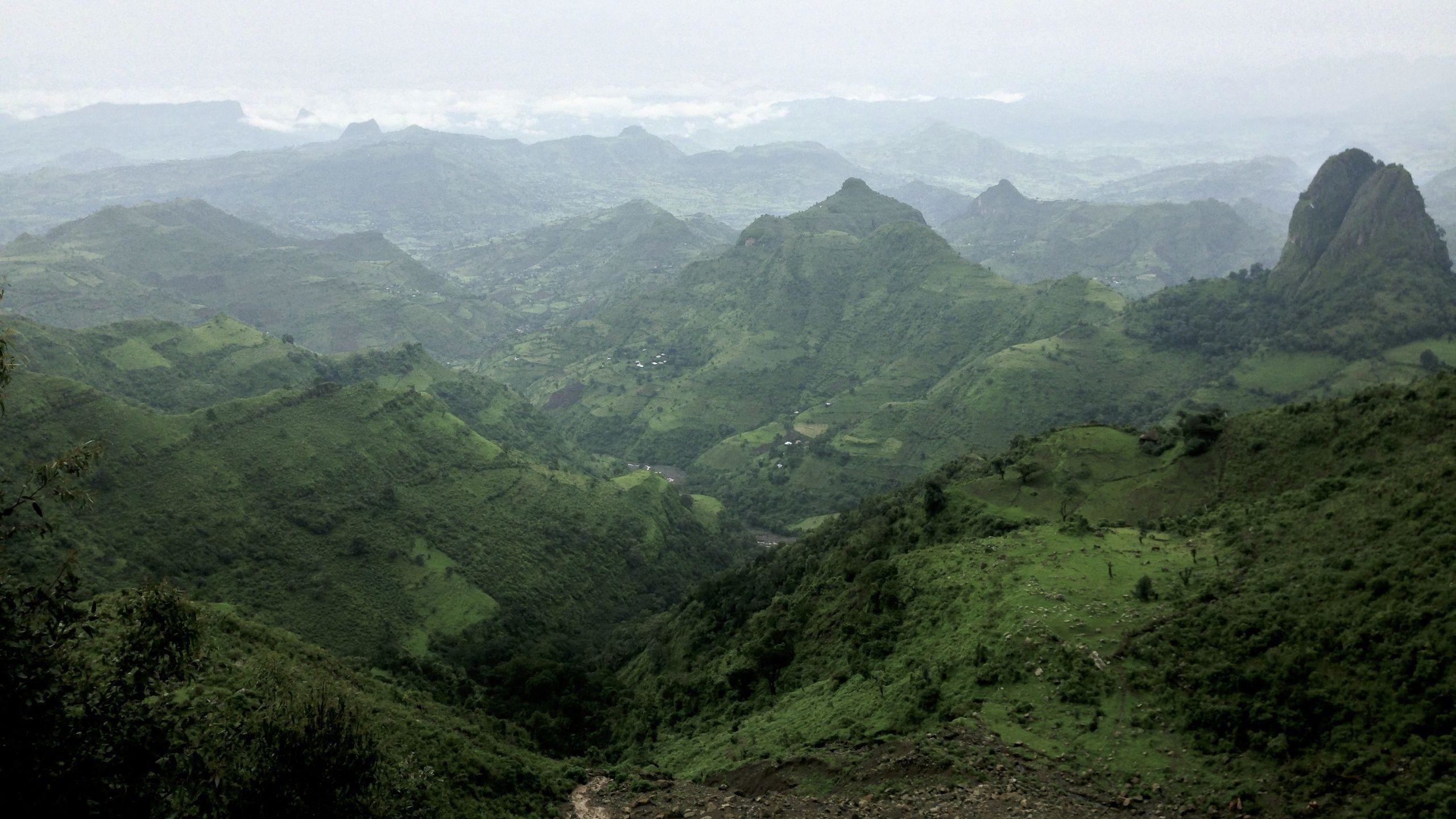 2560x1440 The beautiful Kosoye Mountains of Lalibela, Ethiopia ~ WQHD Wallpapers