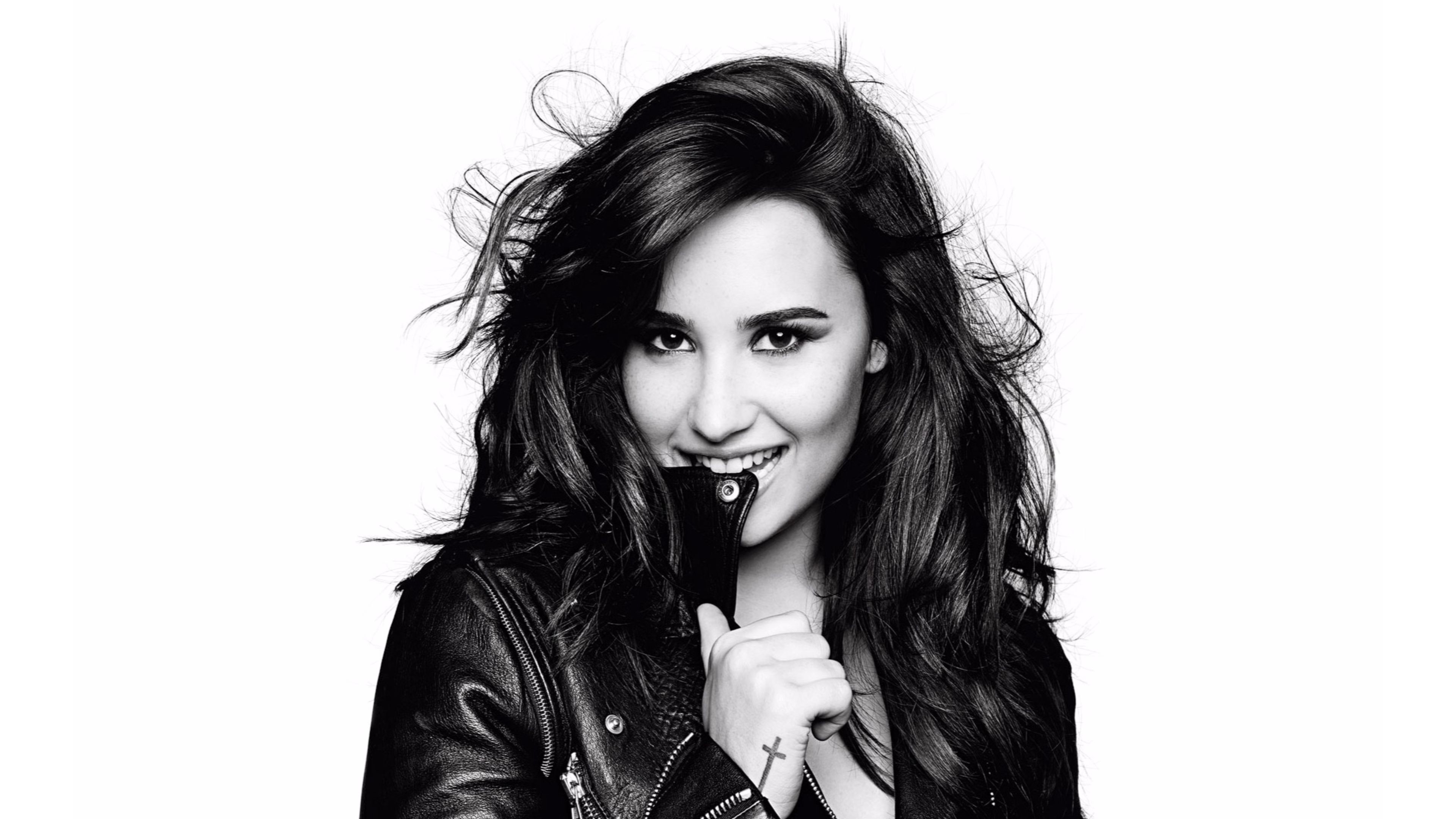3840x2160 New Black and White 4K Demi Lovato Wallpaper