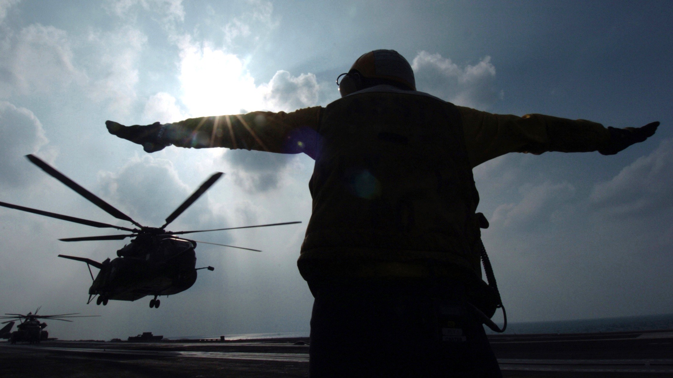 2200x1237 ... navy wallpaper 4 US serviceman signals helicopter at the Gulf south of  Iraq ...