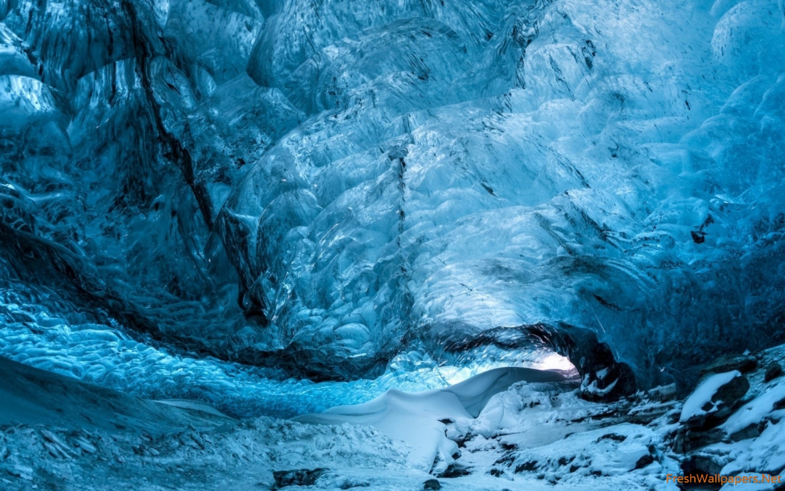 2560x1600 Lovely Ice Cave wallpaper