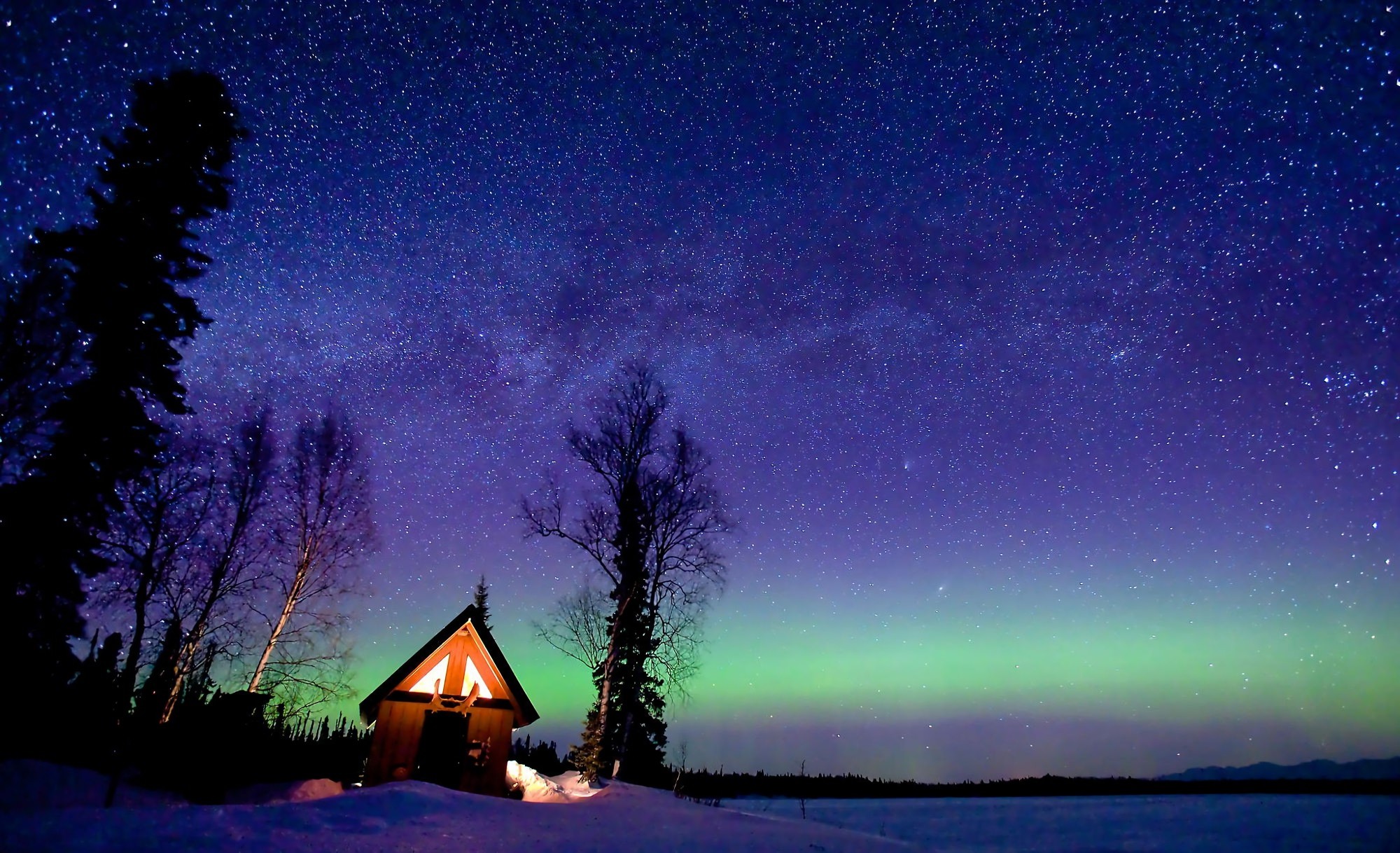2000x1218 Man Made - Cabin Winter Night Starry Sky Sky Tree Aurora Borealis Wallpaper