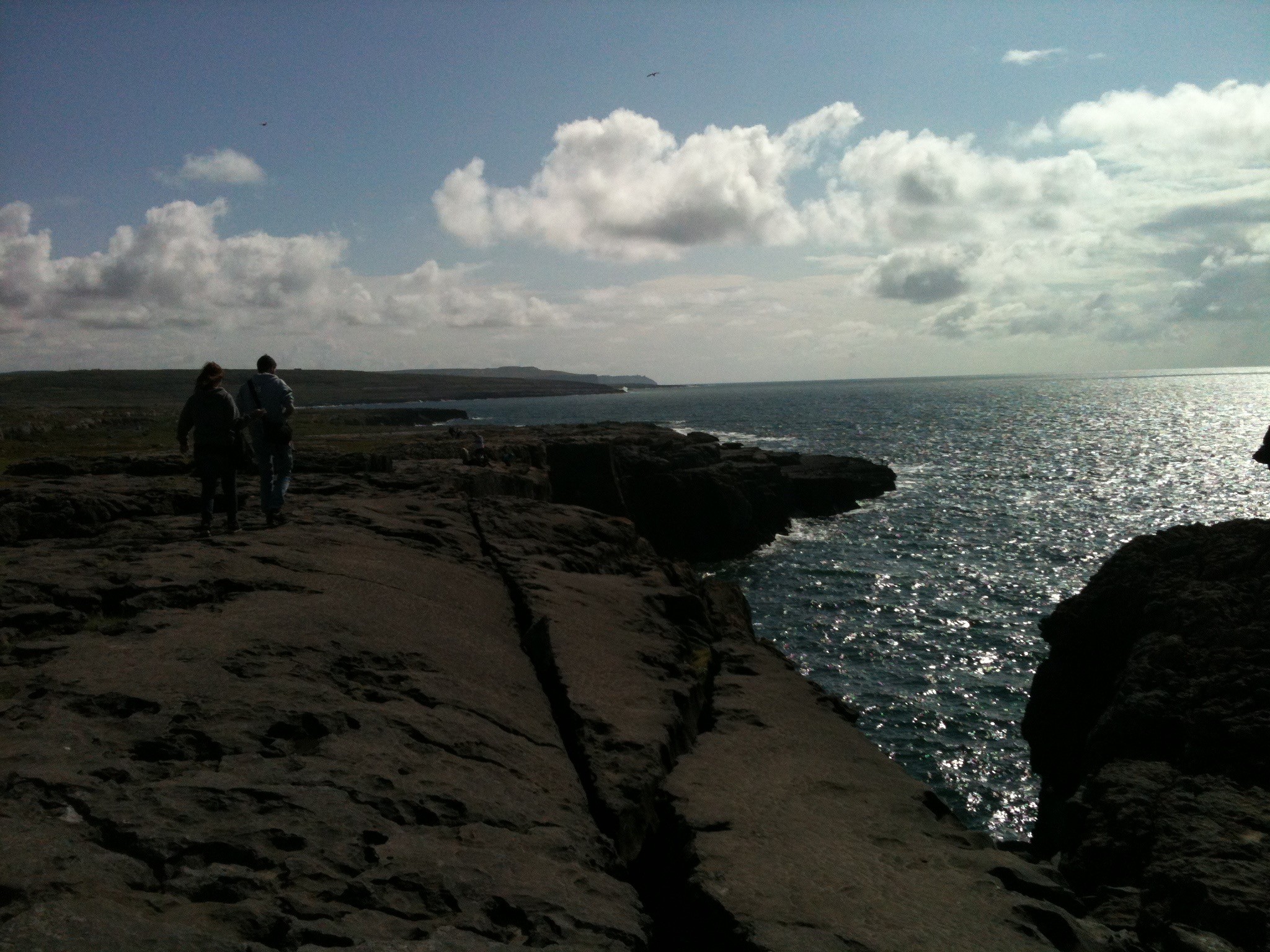2048x1536 KÃ¼ste nÃ¶rdlich der Cliffs of Moher im Burren Nationalpark sÃ¼dlich der Bucht  von Galway
