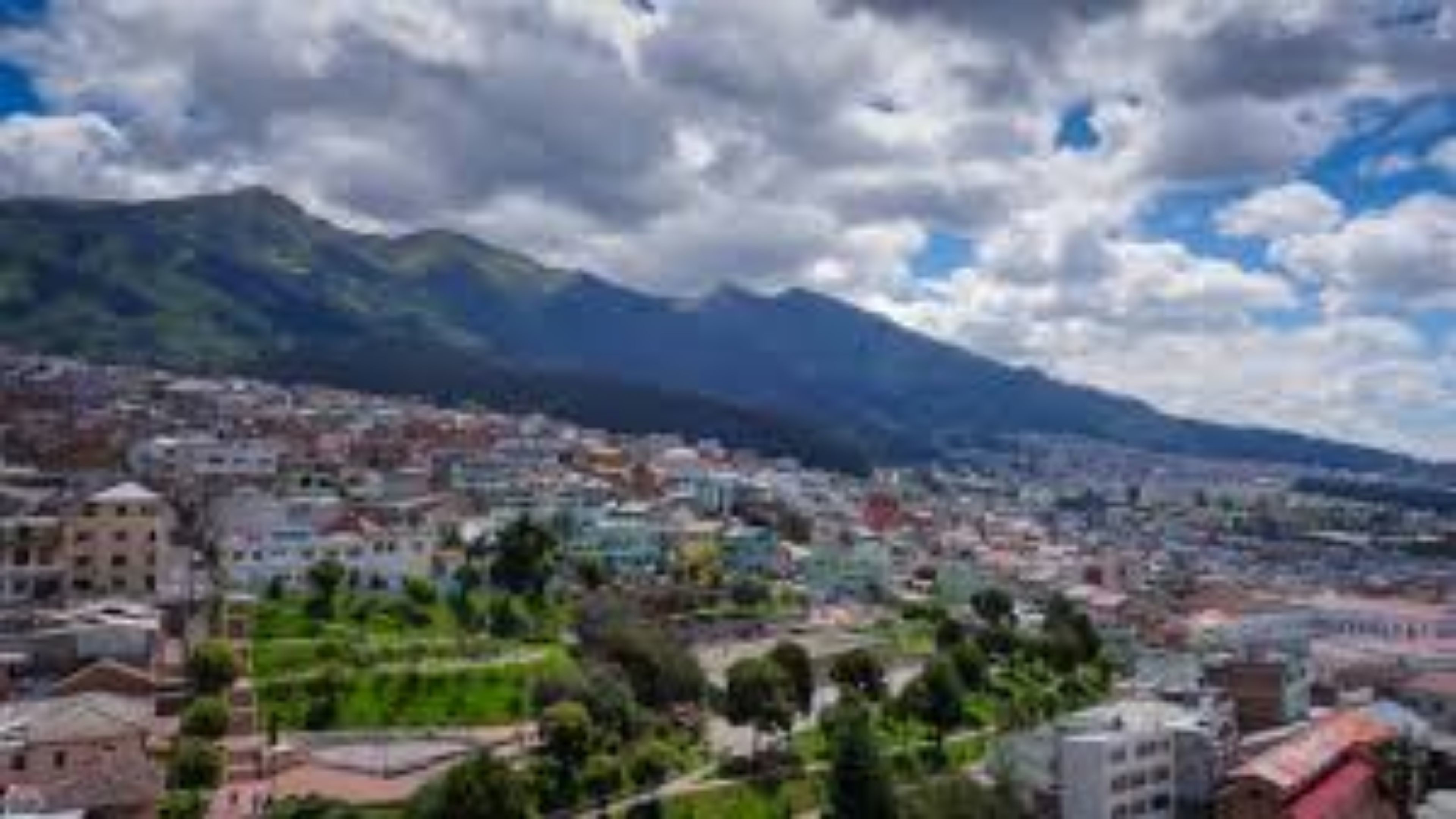 3840x2160 Inspiring Quito Ecuador 4K Wallpaper