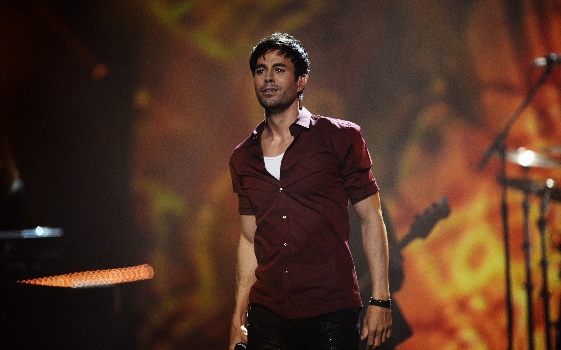 1920x1200 Enrique Iglesias - Munich, March 3/15/2018 at Olympiahalle Tickets |  SeatGeek